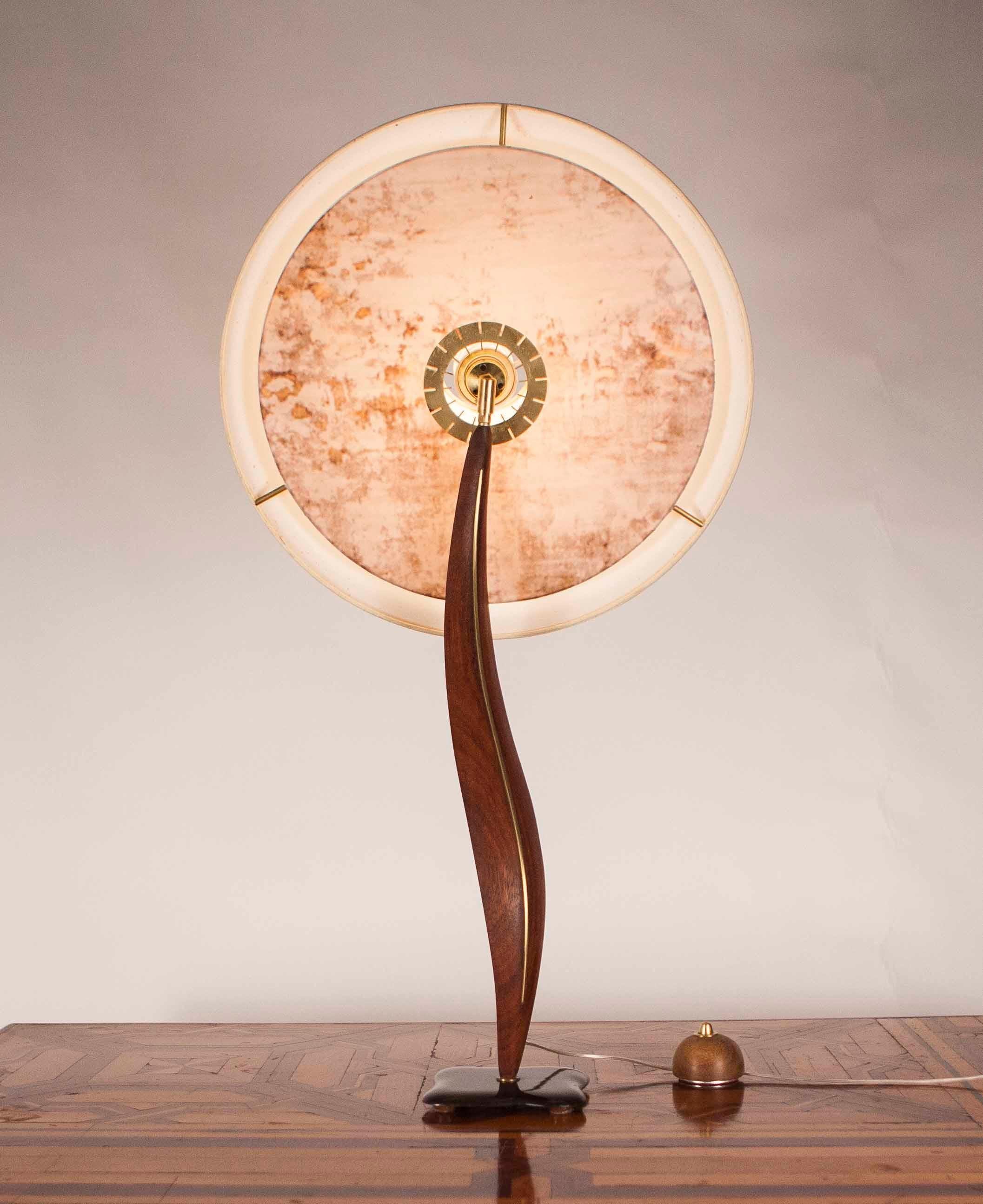 Zeitgenössische Tischlampe „Big Madame Swo“ von Oma Light Design, Barcelona (21. Jahrhundert und zeitgenössisch) im Angebot