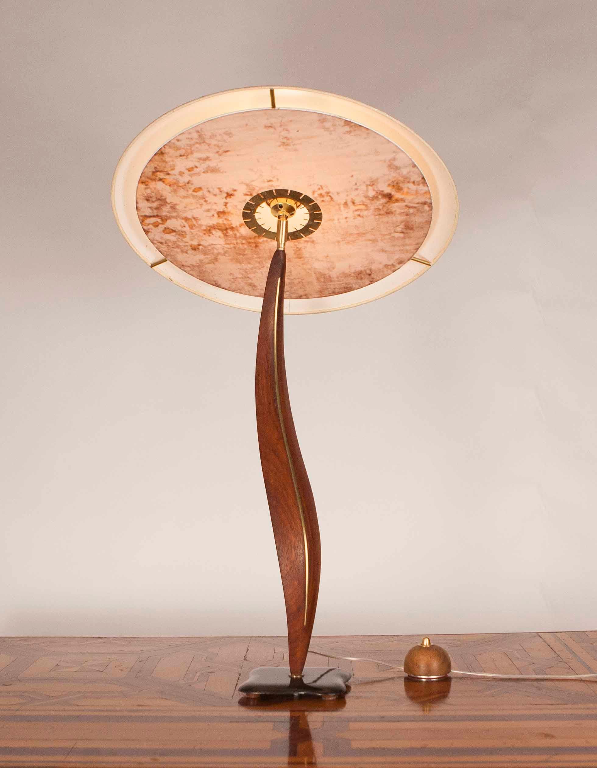 Laiton Lampe de bureau contemporaine « Big Madame Swo » par Oma Light Design, Barcelone en vente