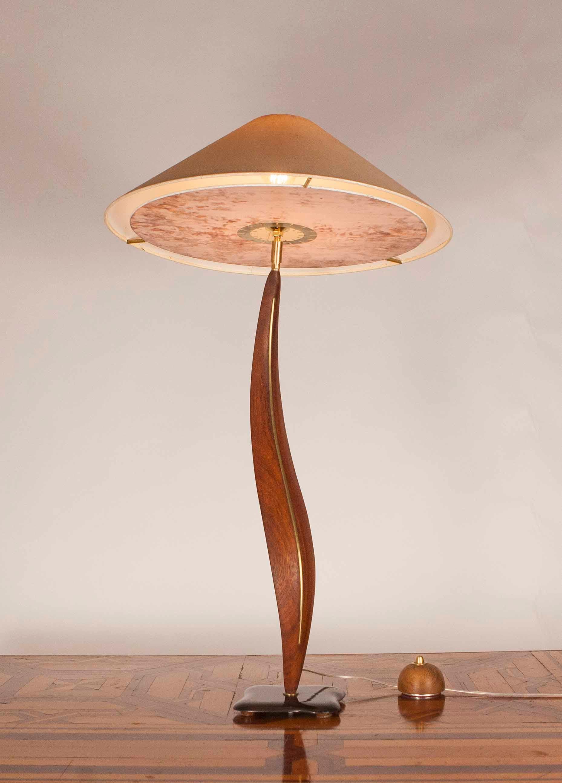 Zeitgenössische Tischlampe „Big Madame Swo“ von Oma Light Design, Barcelona im Angebot 1