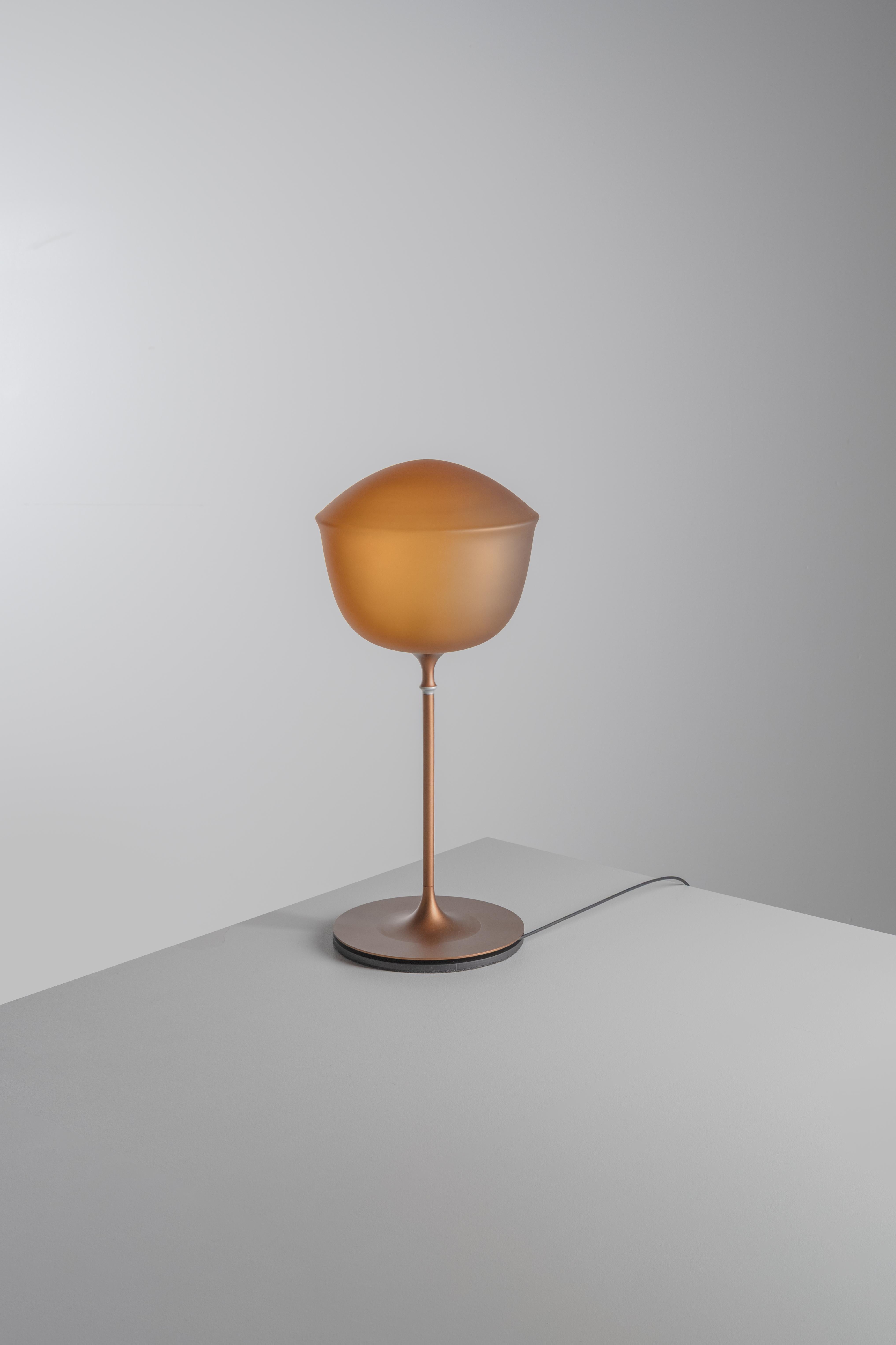 Zeitgenössische Tischleuchte 'Contour' 225, zitronengelb von AND (Organische Moderne) im Angebot