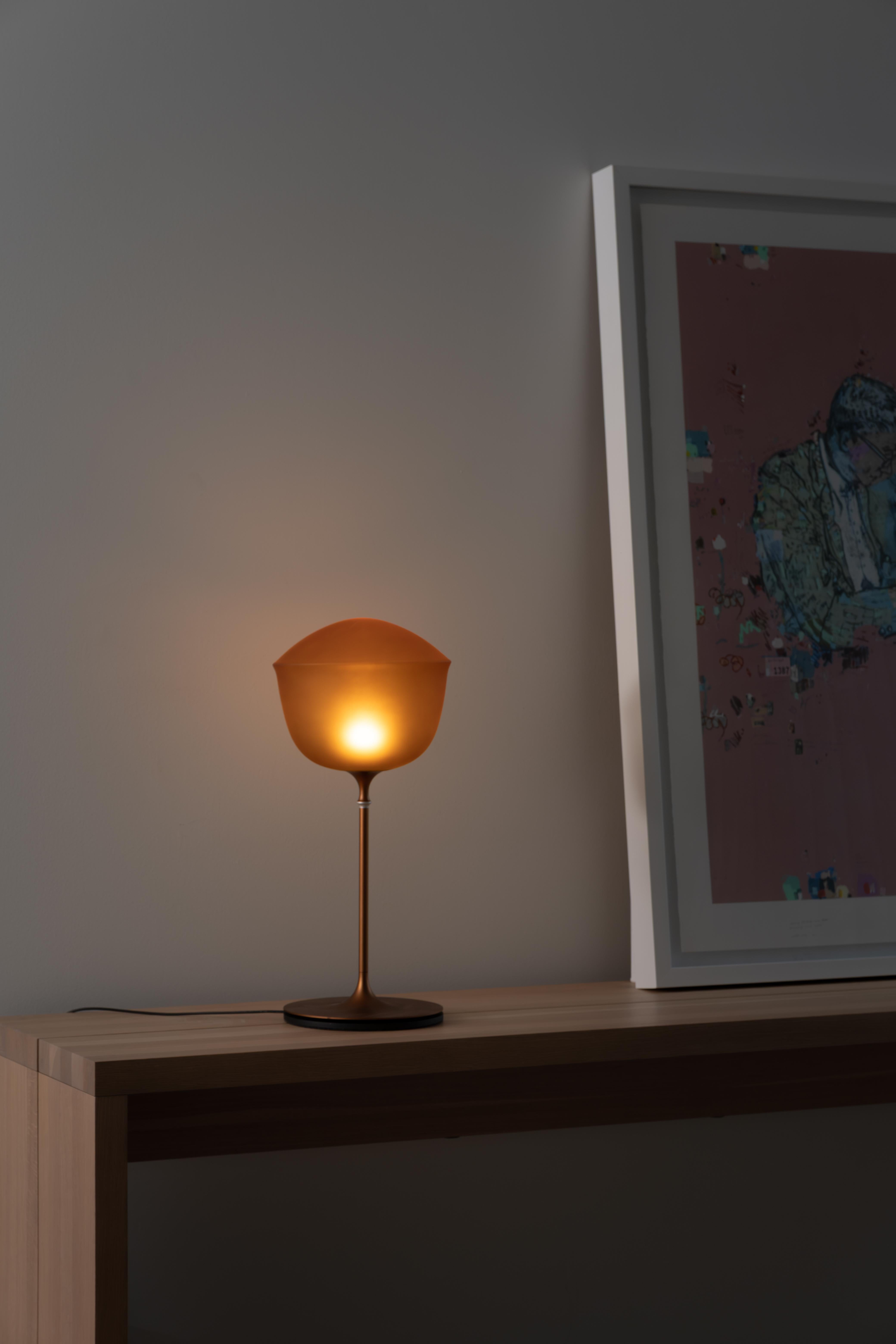 Lámpara de sobremesa contemporánea 'Contour' 225, Perla by AND en venta 2