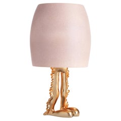 Lampada da tavolo contemporanea progettata dagli americani The Haas Brothers