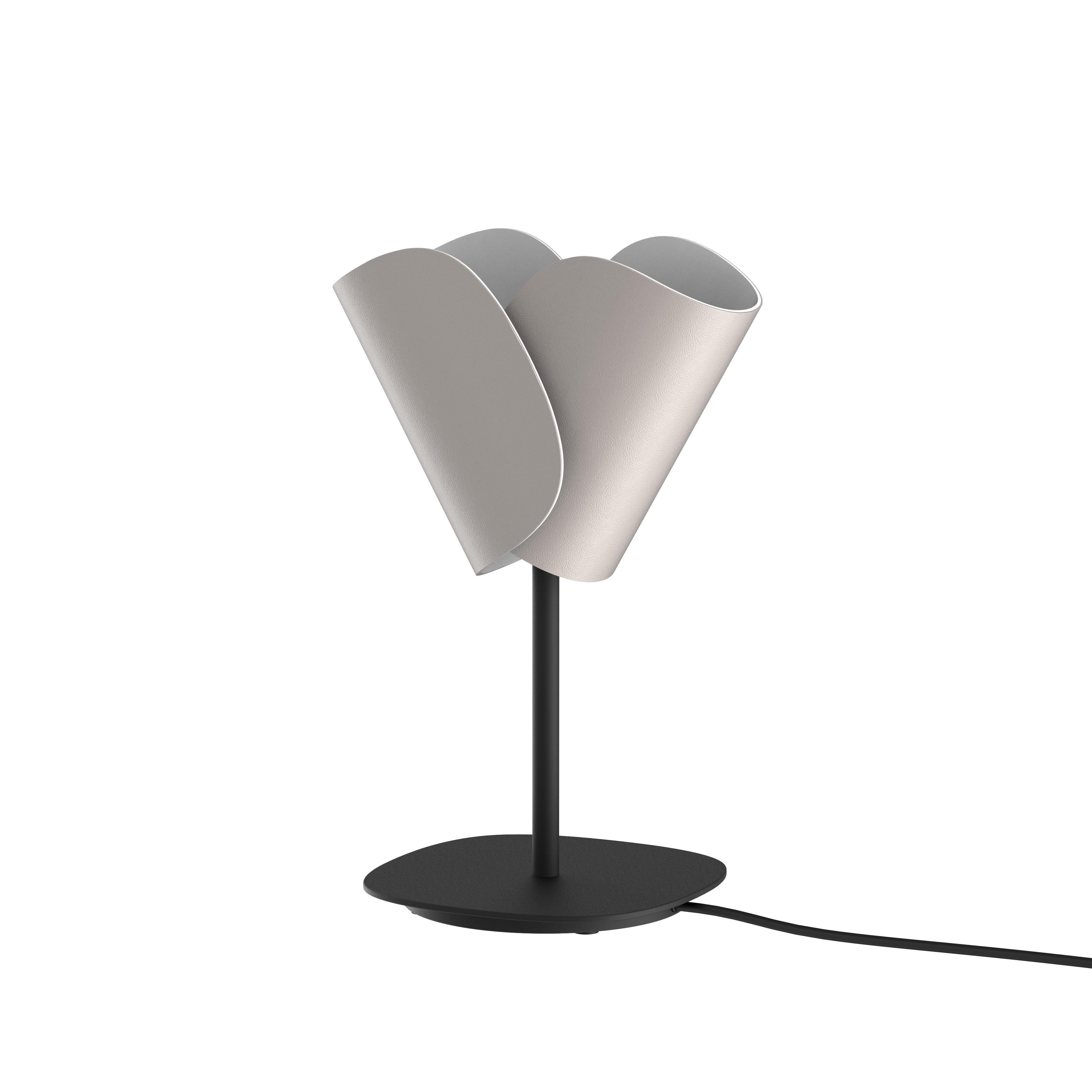 Organique Lampe de table contemporaine 'Flip' par Sebastian Herkner X AGO, Frêne en vente