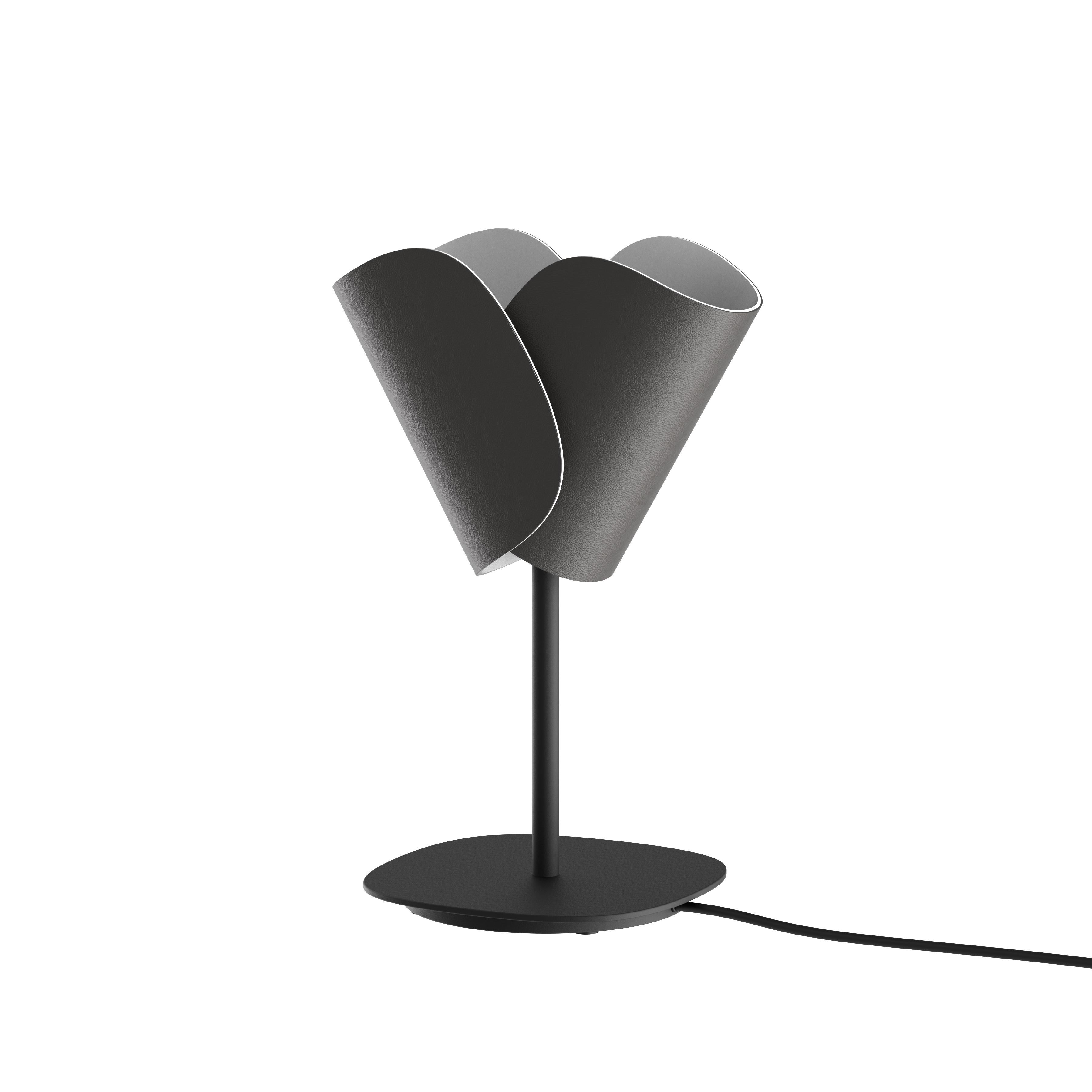 Aluminium Lampe de table contemporaine 'Flip' par Sebastian Herkner X AGO, Frêne en vente