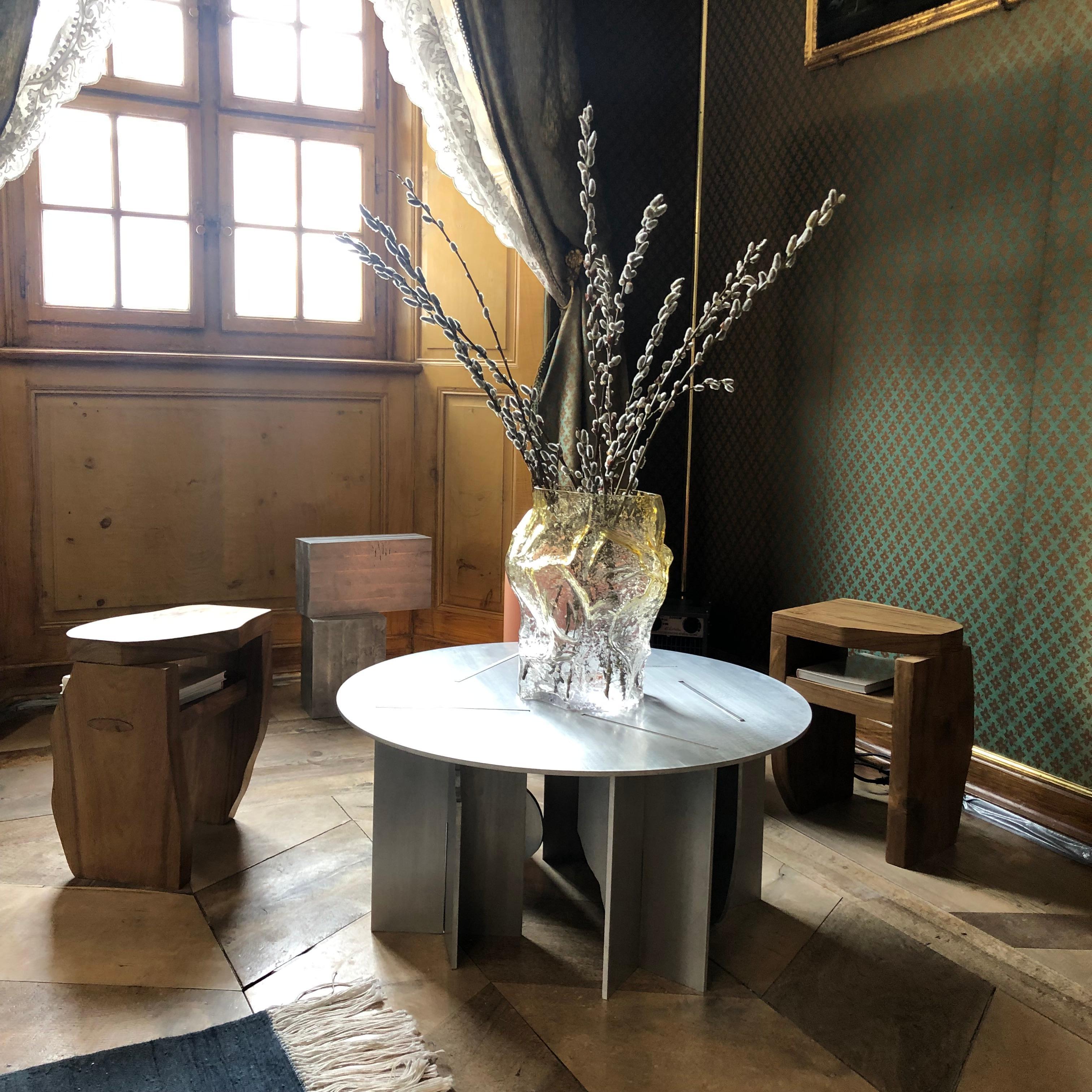 Lámpara de mesa contemporánea de aluminio by Bahraini Danish Posmoderno en venta