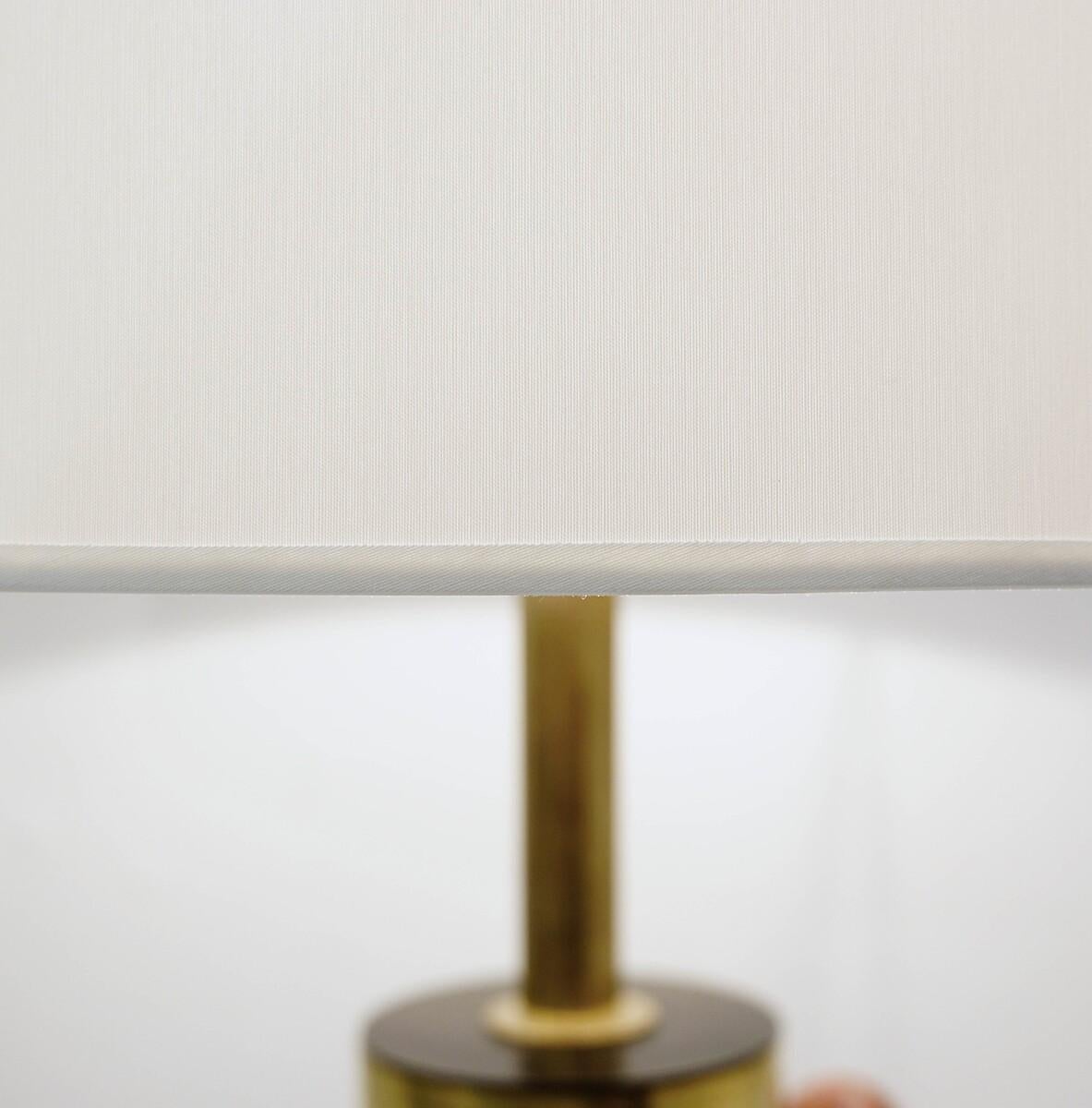 Lámpara de mesa contemporánea, mármol y latón, Italia Siglo XXI y contemporáneo en venta