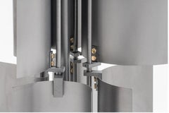 Zeitgenössische Tischlampe Petali von Hannes Peer aus Eisen und Messing