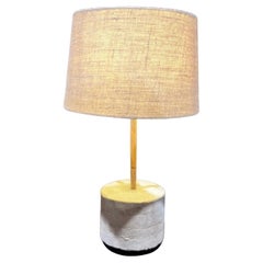 Lampada da tavolo contemporanea in terra battuta e bambù Pablo Designs