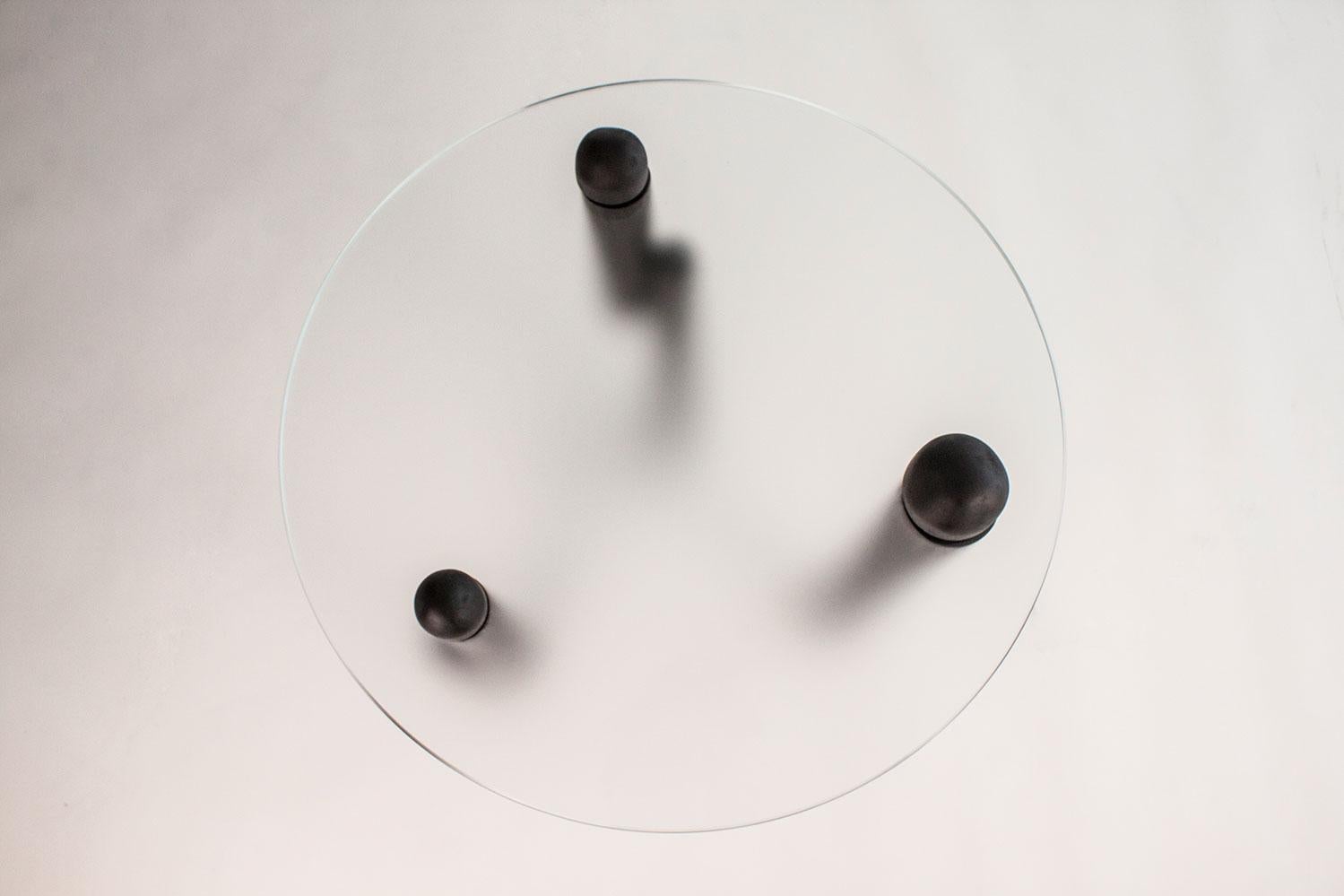 XXIe siècle et contemporain Table contemporaine Luna #2 en verre satiné et Wood par Nadine Hajjar en vente