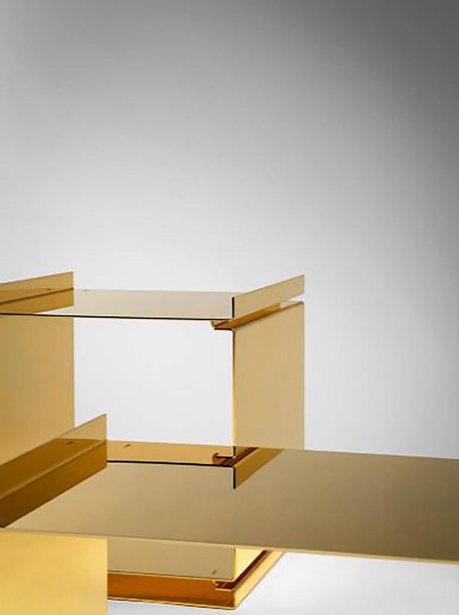 Moderne Tableaux contemporains d'éléments en acier imbriqués:: plaqués or 24 carats en vente