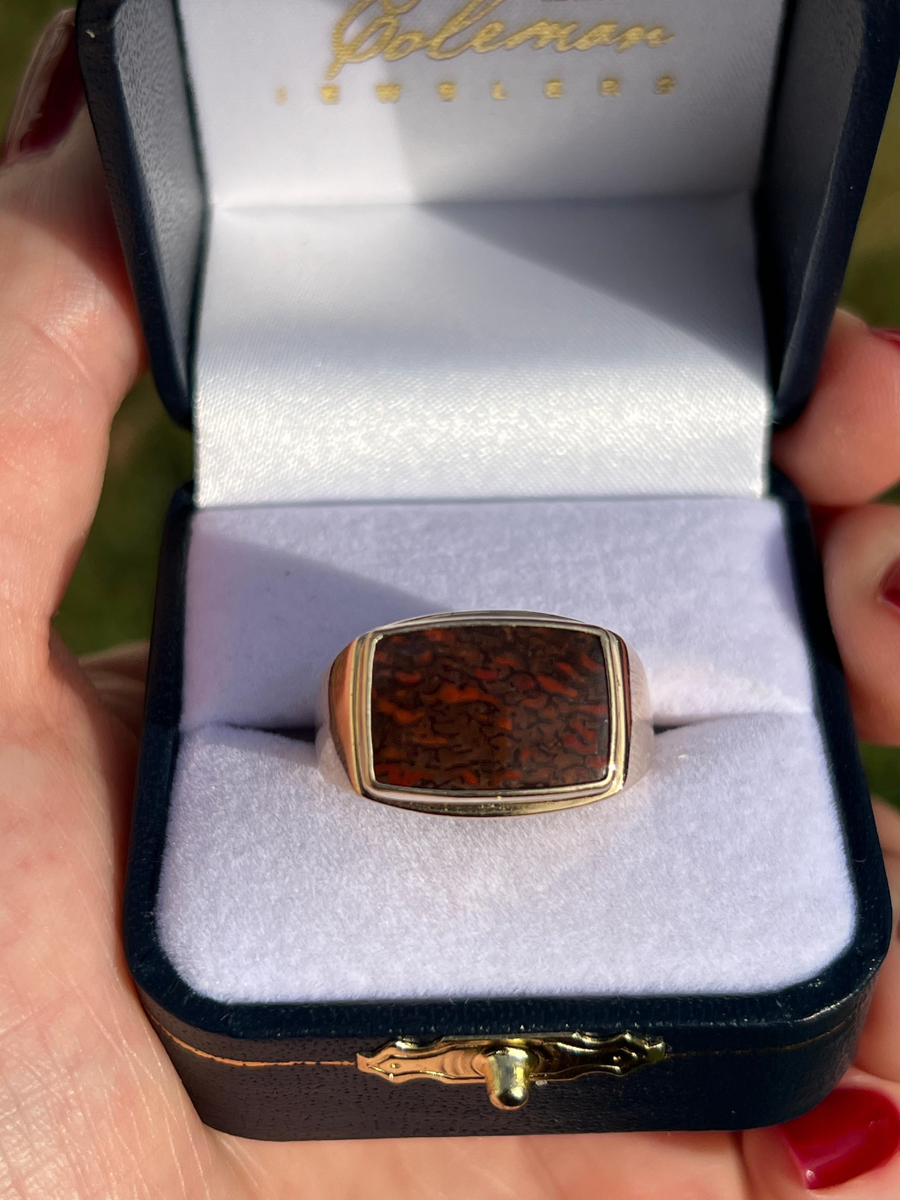 This contemporary 14 karat yellow gold ring showcases a striking 15x10mm tablet cut red jasper tablet, set in a bold rectangular top design. Red jasper, known for its deep earthy tones, has been valued for centuries as a stone of strength,