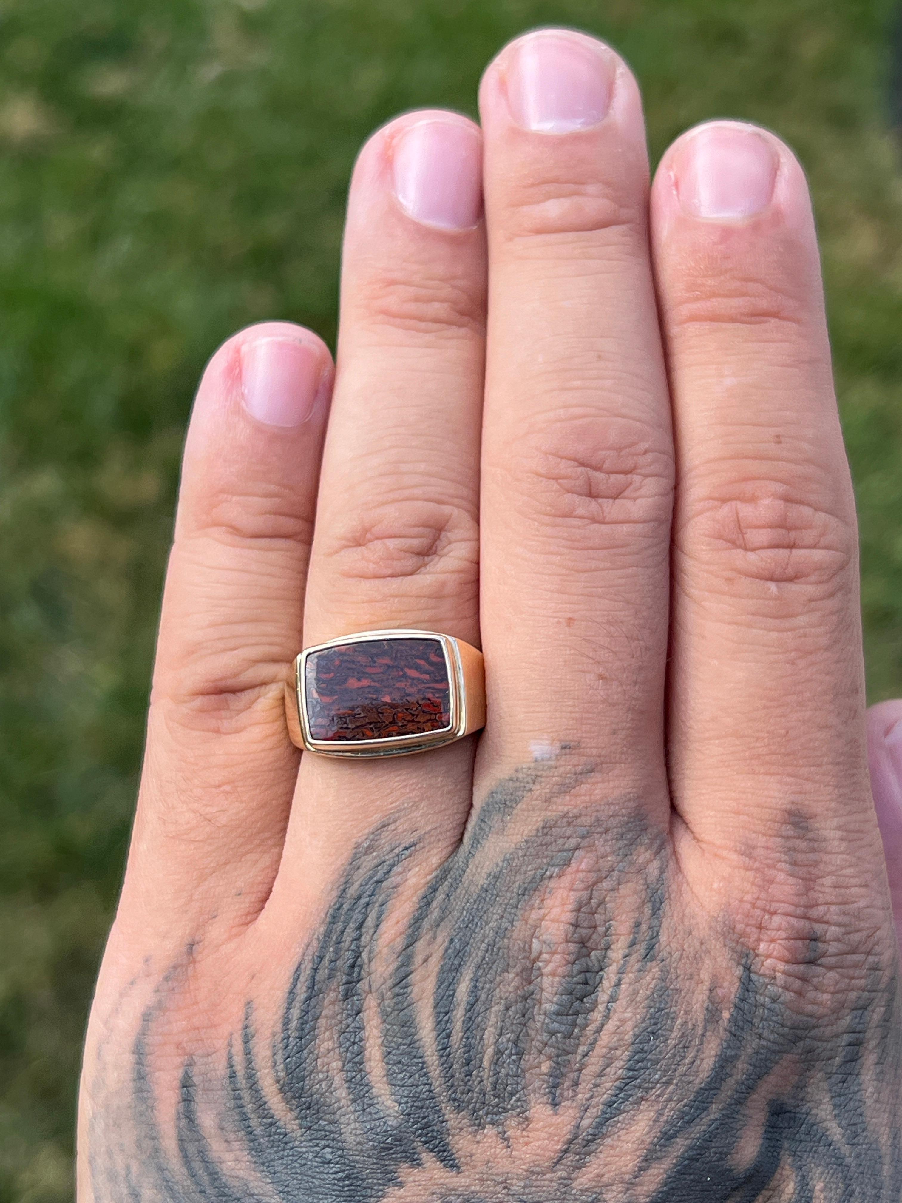 Contemporary Tablet Cut Red Jasper 14k Yellow Gold Men's Statement Ring For Sale 1