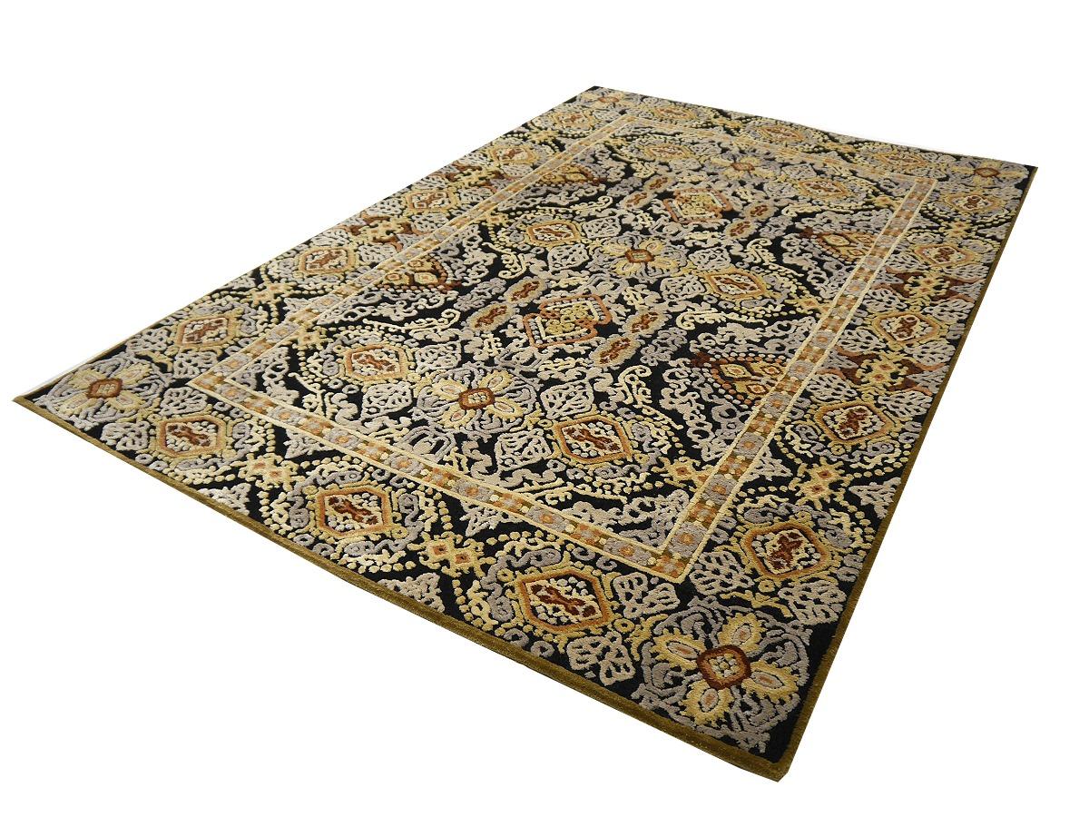 Contemporary black Djoharian Design rug hand knotted wool and silk Kohinoor Collection.
A stunning modern rug in transitional design.

Modern rug of finest quality.
Design: Kohinoor 
Collection: New Persian by Djoharian Design
Pile Materials: