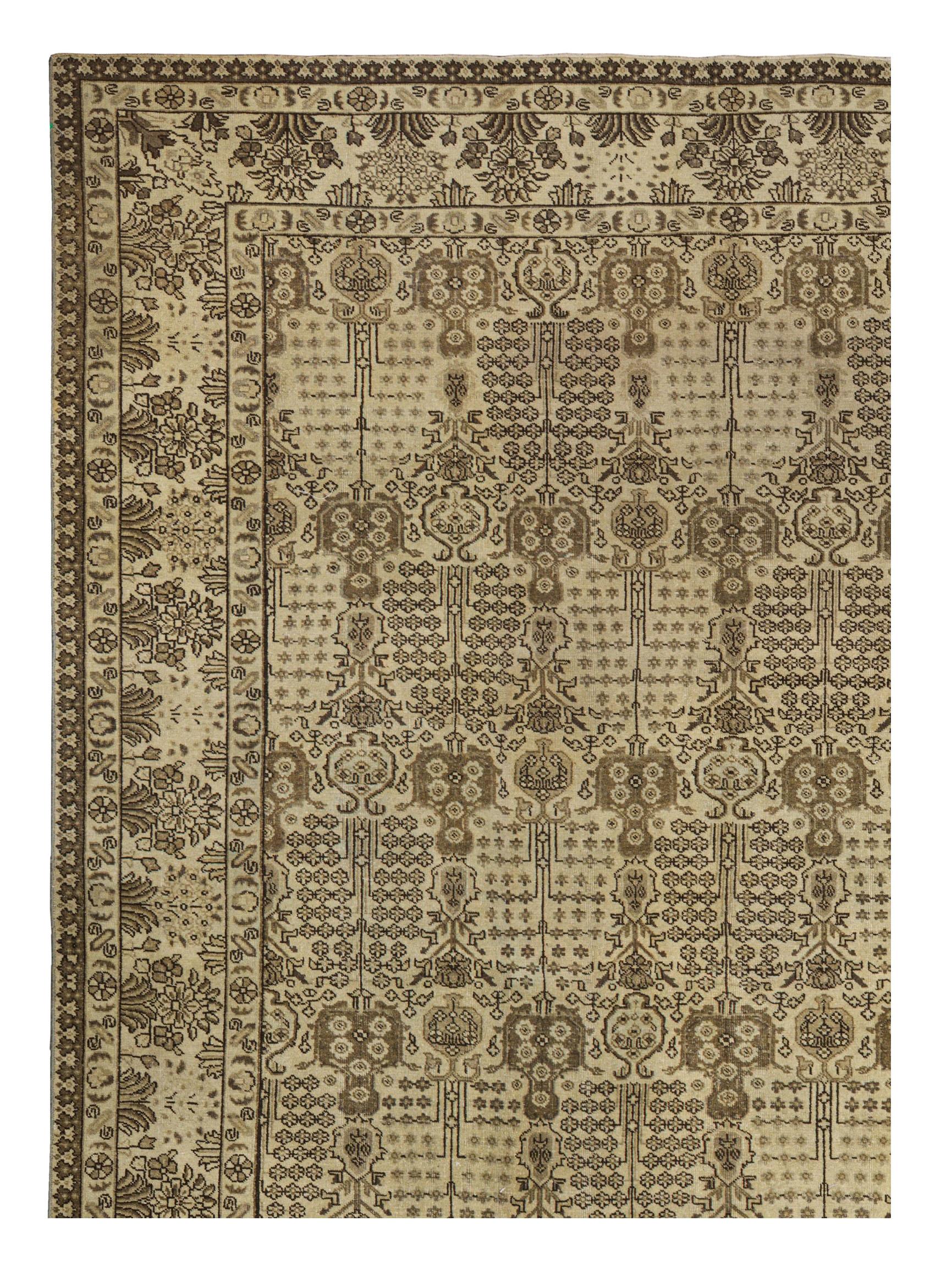 Tappeto contemporaneo in lana stile Tabriz, 7 ft × 10 ft , Avorio e Umber In condizioni ottime in vendita a Dallas, TX