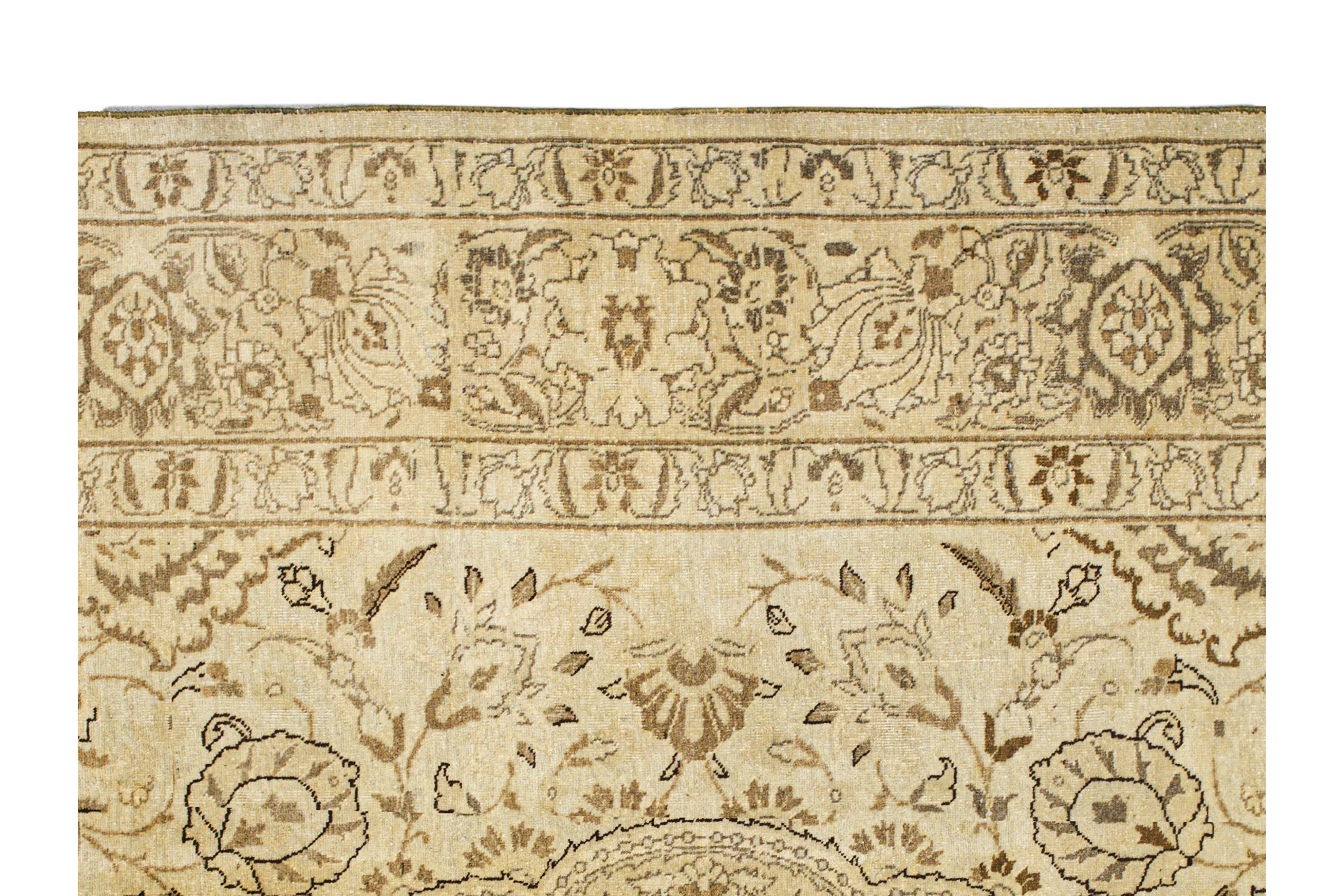 Zeitgenössischer Wollteppich im Tabriz-Stil, 8 Fuß × 11 Fuß, Creme und Beige (Handgeknüpft) im Angebot