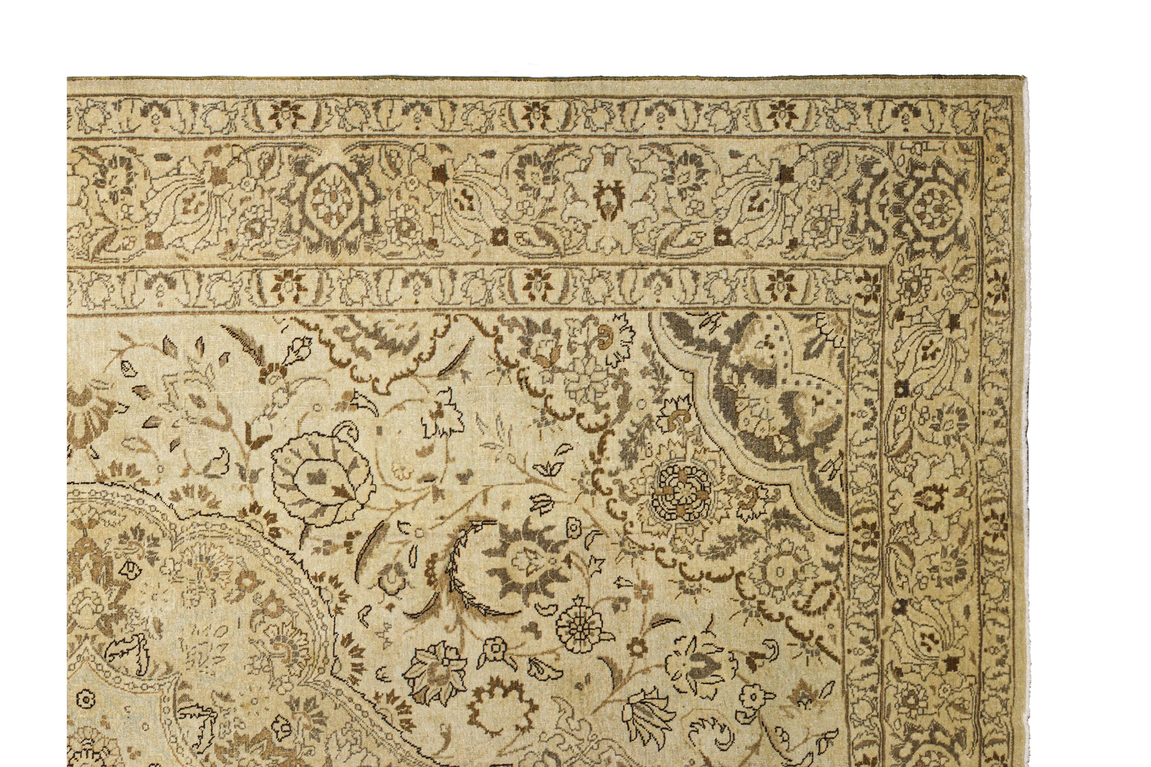 Zeitgenössischer Wollteppich im Tabriz-Stil, 8 Fuß × 11 Fuß, Creme und Beige (Wolle) im Angebot