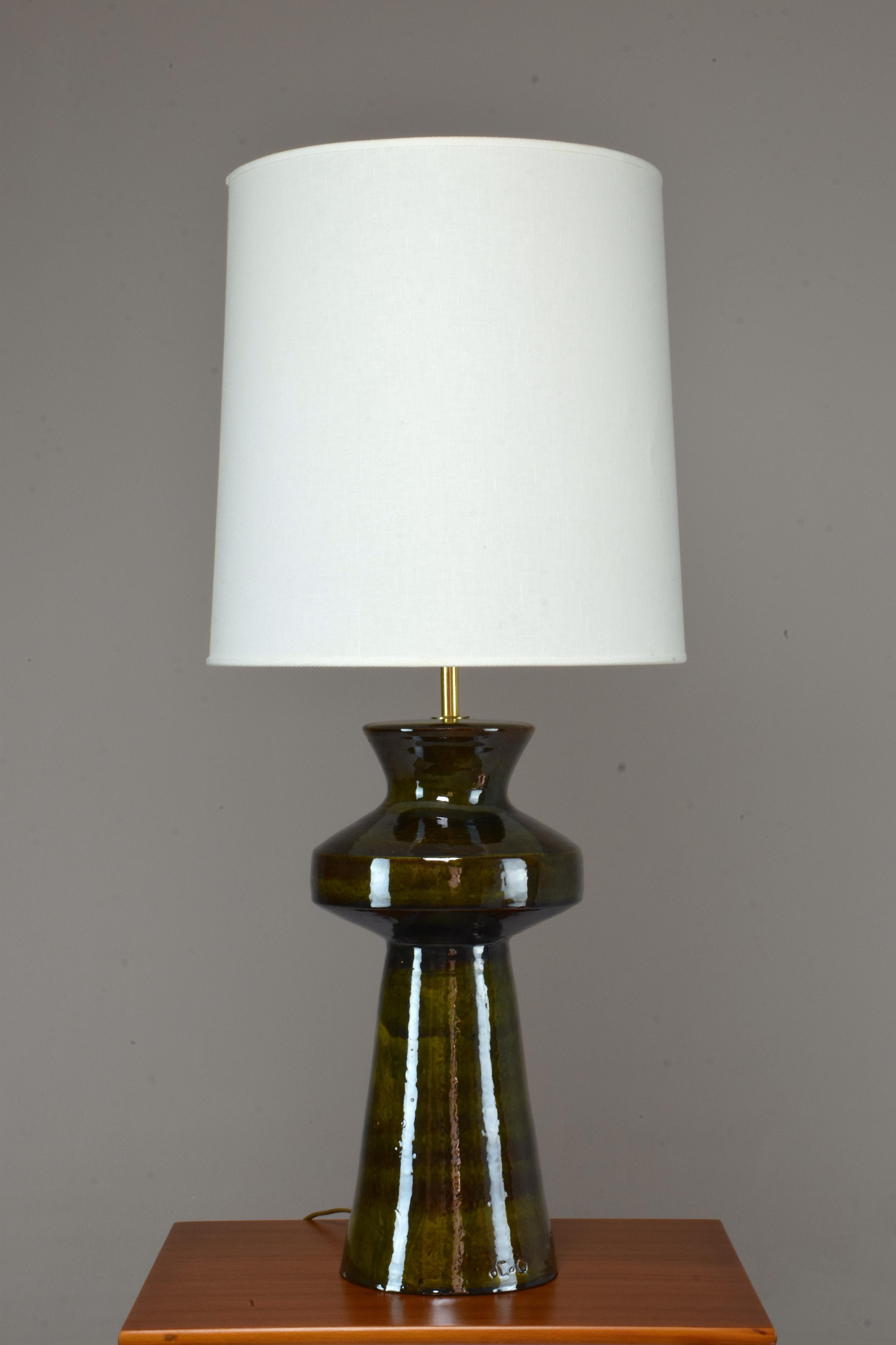 Modern Contemporary Taiga Ceramic Table Lamp by JAS For Sale