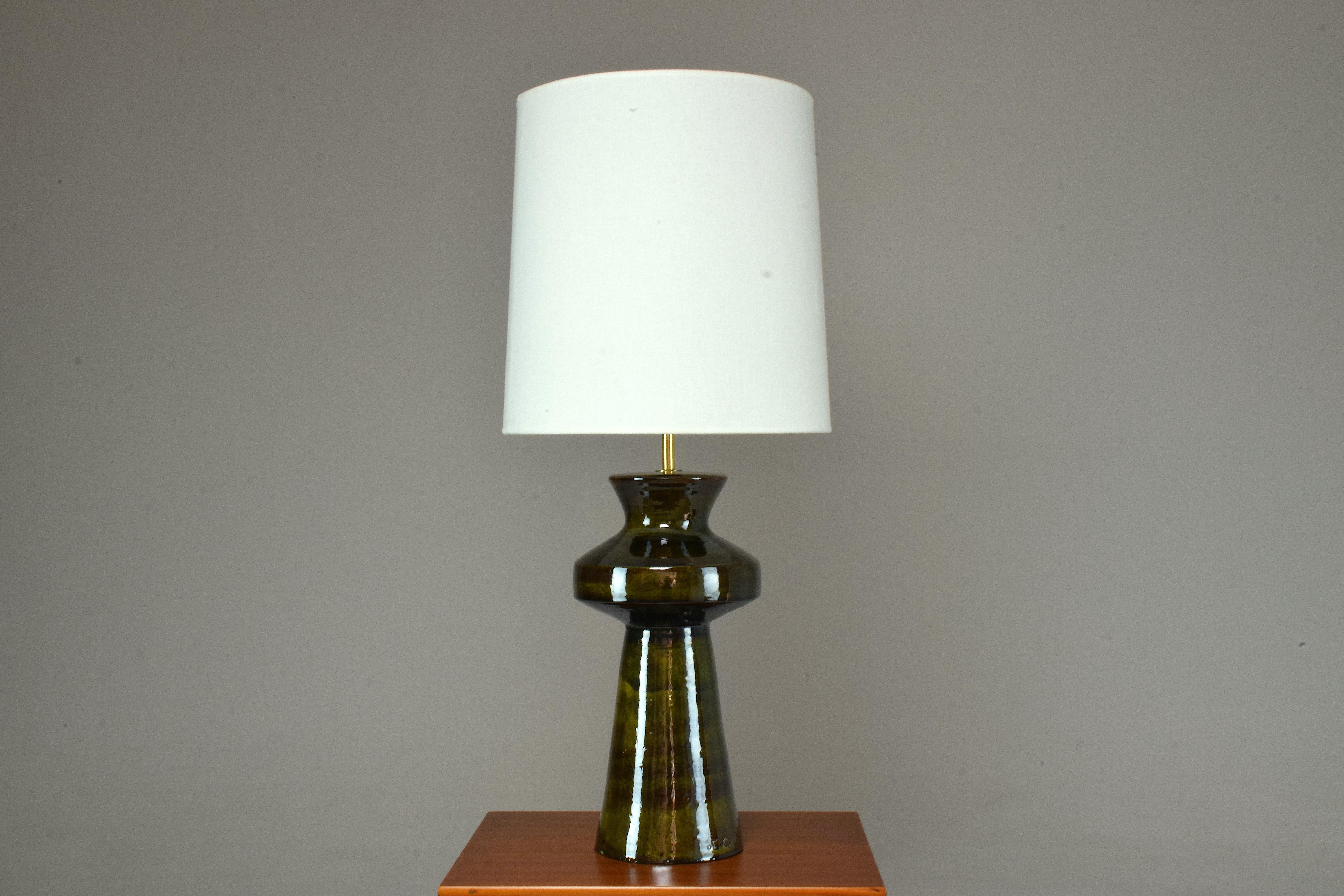Contemporary Taiga Ceramic Table Lamp by JAS For Sale 1
