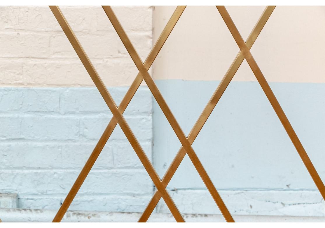 Zeitgenössischer großer Messing-Hallenbaum mit Bank (Hollywood Regency) im Angebot