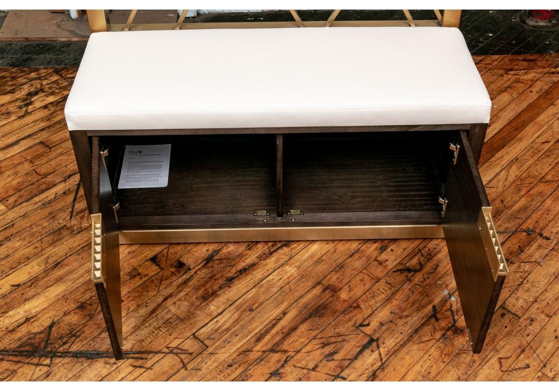 Zeitgenössischer großer Messing-Hallenbaum mit Bank im Angebot 2