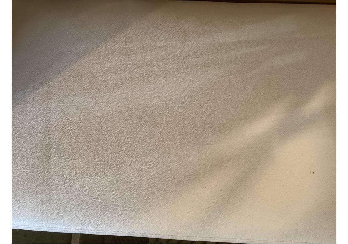 Zeitgenössischer großer Messing-Hallenbaum mit Bank im Angebot 3