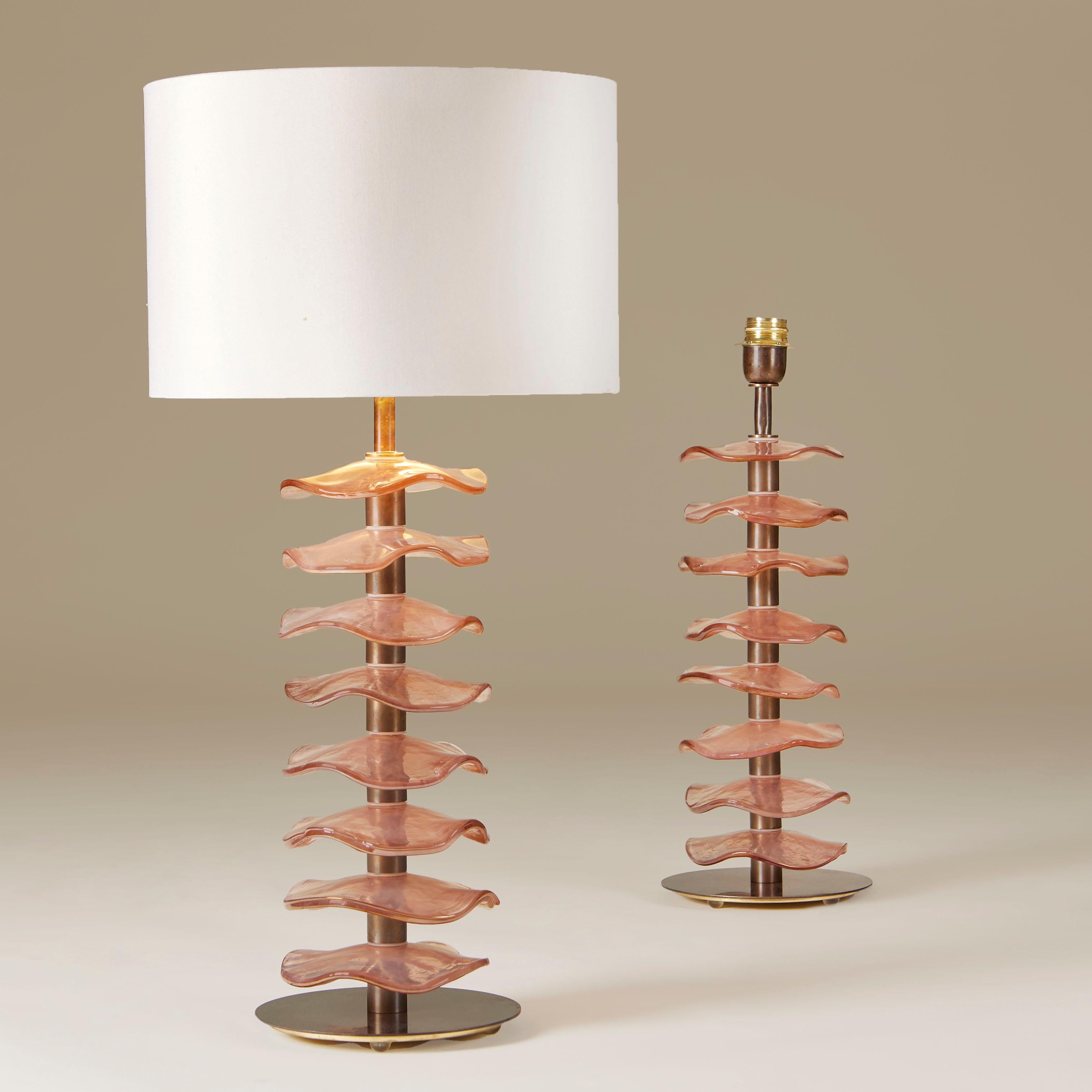 Tall pair of Italian Murano peach/rose glass petal lamps with brass detailing In New Condition For Sale In London, GB