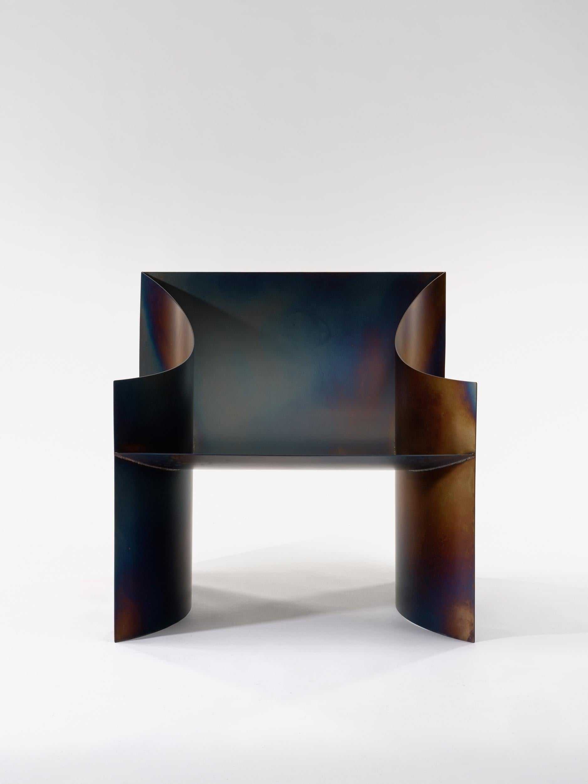 Contemporary Tempered Steel - One Curve Chair von Studio Narra (Moderne) im Angebot