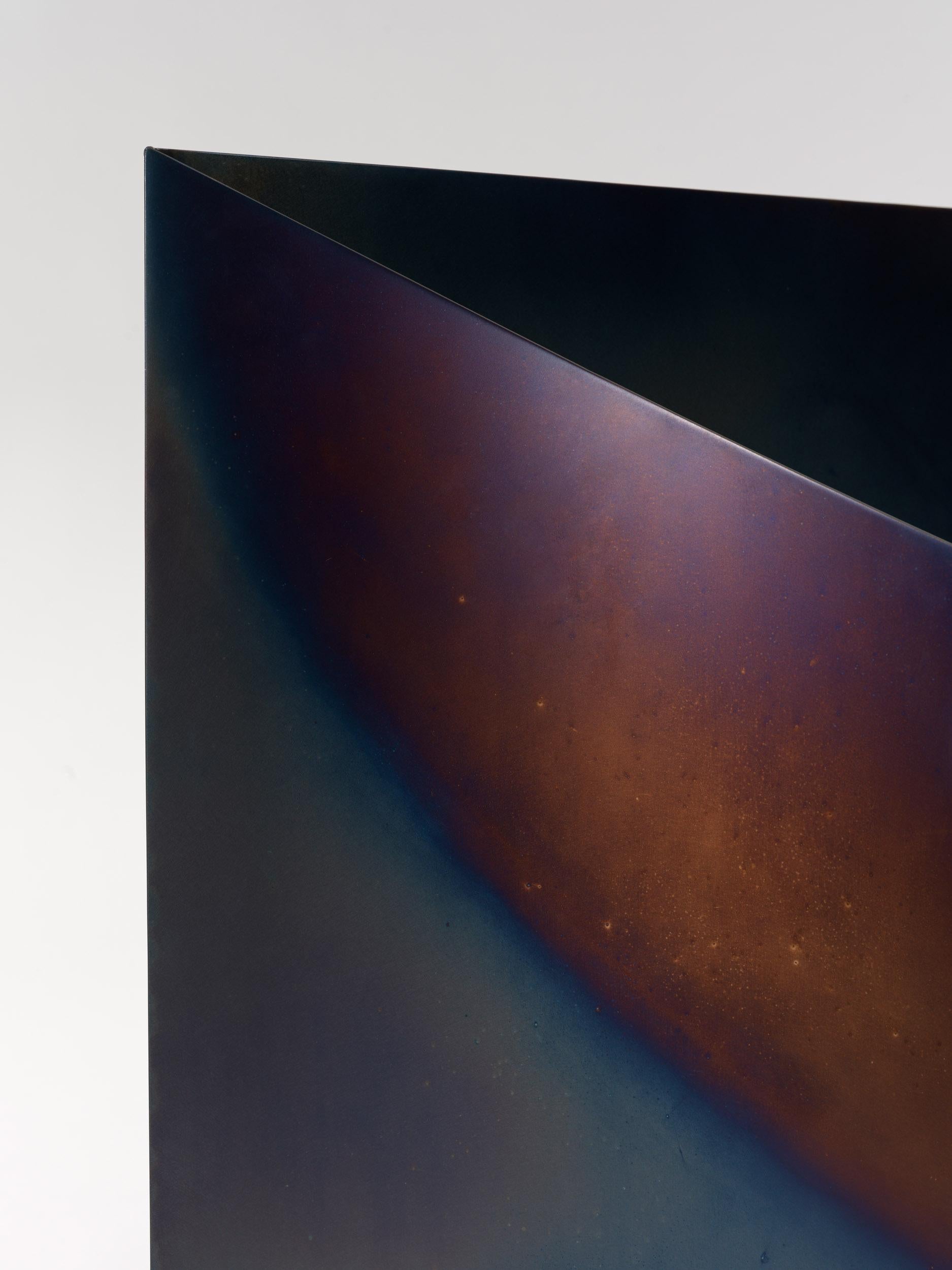 Contemporary Tempered Steel - One Curve Chair von Studio Narra (21. Jahrhundert und zeitgenössisch) im Angebot