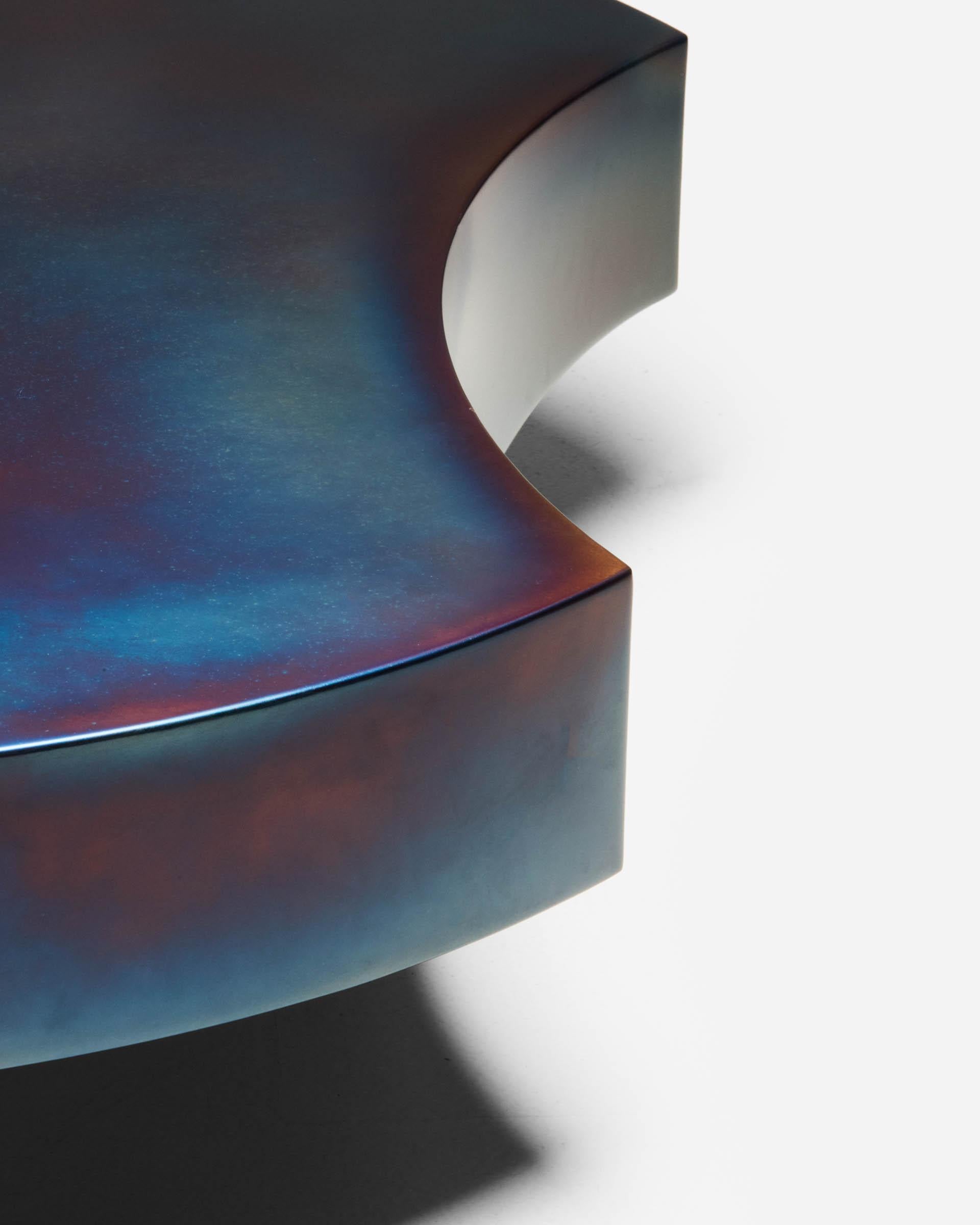 Contemporary Tempered Steel - One Curve Coffee table by Studio Narra For Sale 1