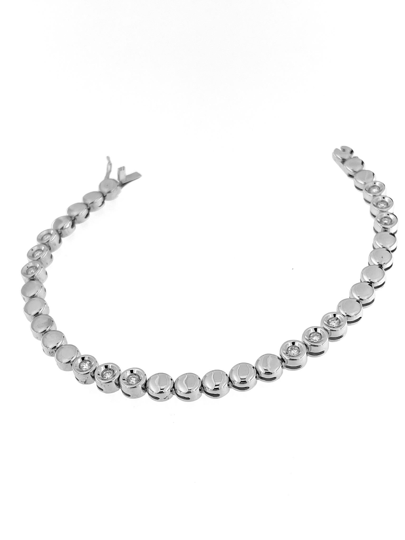 The Contemporary Tennis Bracelet in 18-karat White Gold is a stunning piece of jewelry that exemplifies modern elegance. Crafted with precision and sophistication, this bracelet features a classic tennis design, seamlessly blending style with
