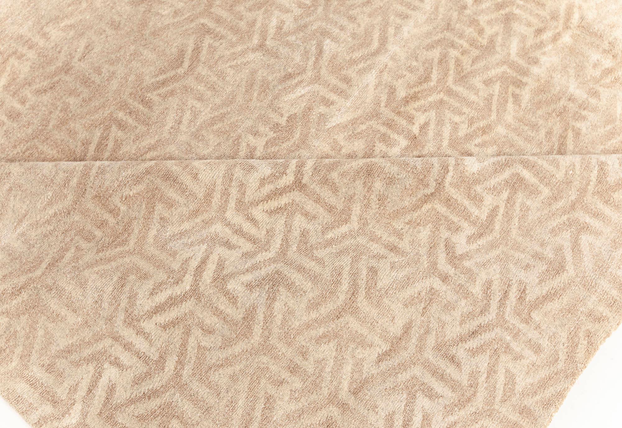 Zeitgenössischer Terra Beige-Teppich aus natürlicher Wolle von Doris Leslie Blau.
Größe: 12'0