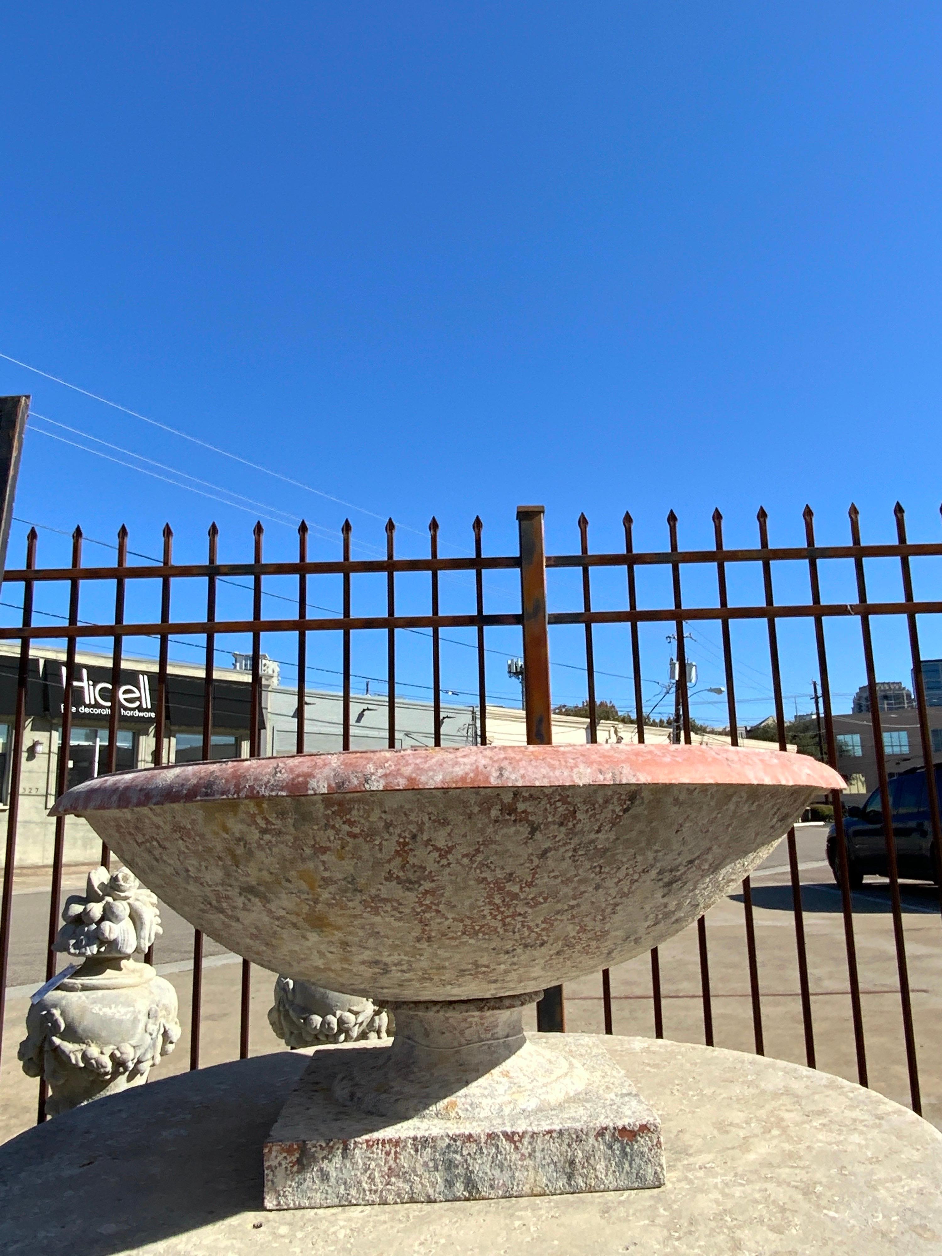 Contemporary Terracotta Planter In Good Condition For Sale In Dallas, TX