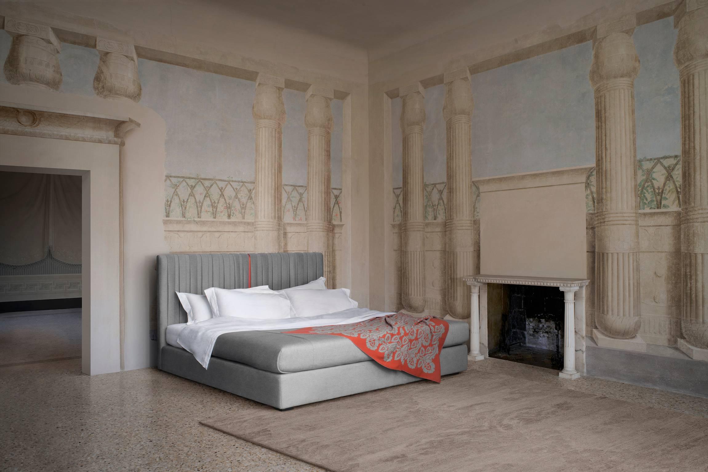„Cashmere Couture“-Bett, reines Kaschmir, handgefertigt in Italien, anpassbar (Moderne) im Angebot