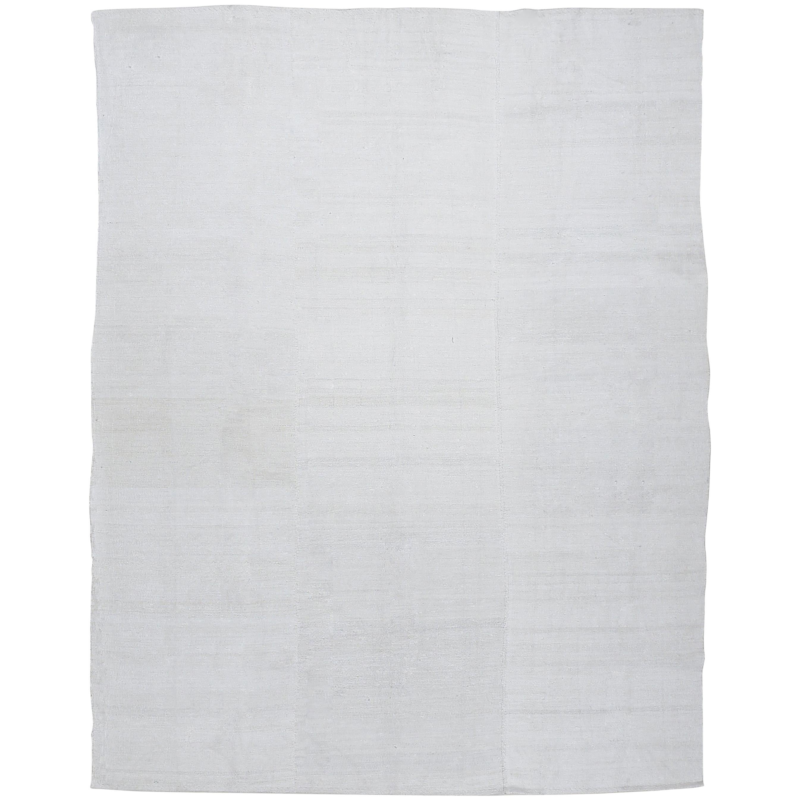 Tapis Kilim minimaliste contemporain à ourlet texturé à champ ouvert en vente