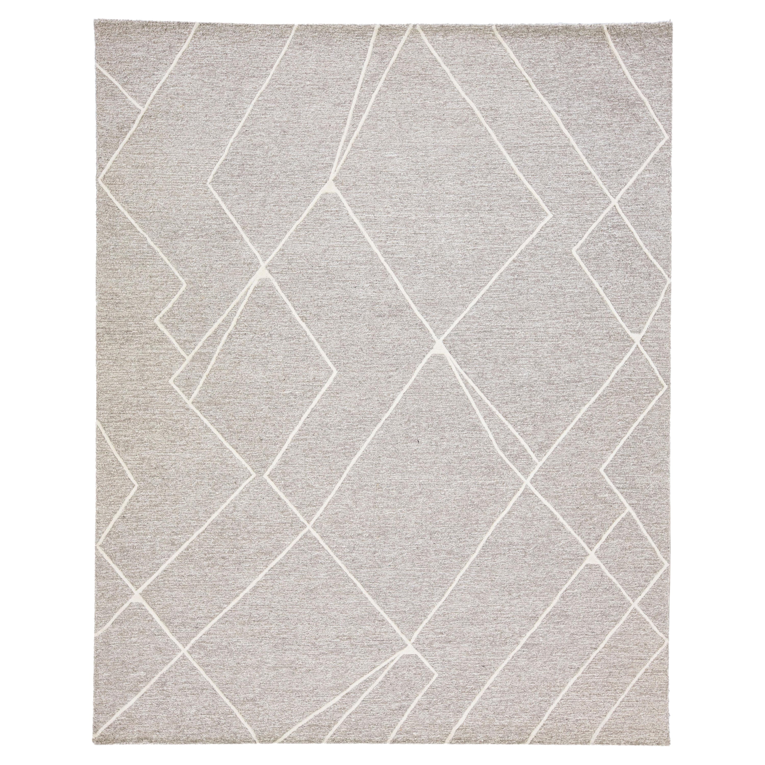 Tappeto Geometrico in Lana Contemporaneo Texture Grigio e Avorio Trapuntato a Mano
