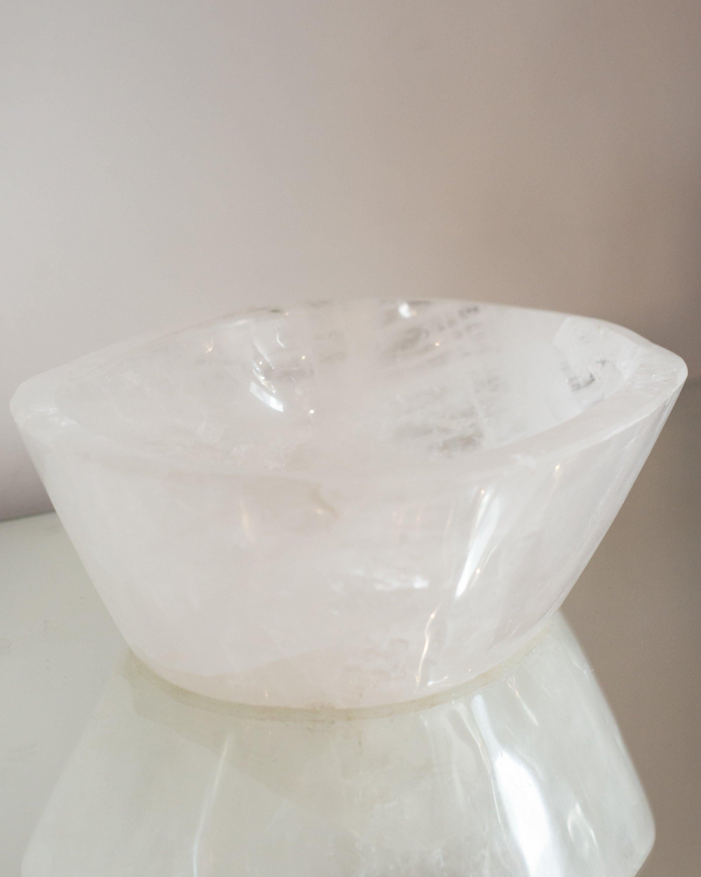 Contemporary Large and Thick Clear Rock Crystal Quartz Bowl In New Condition In Toronto, ON
