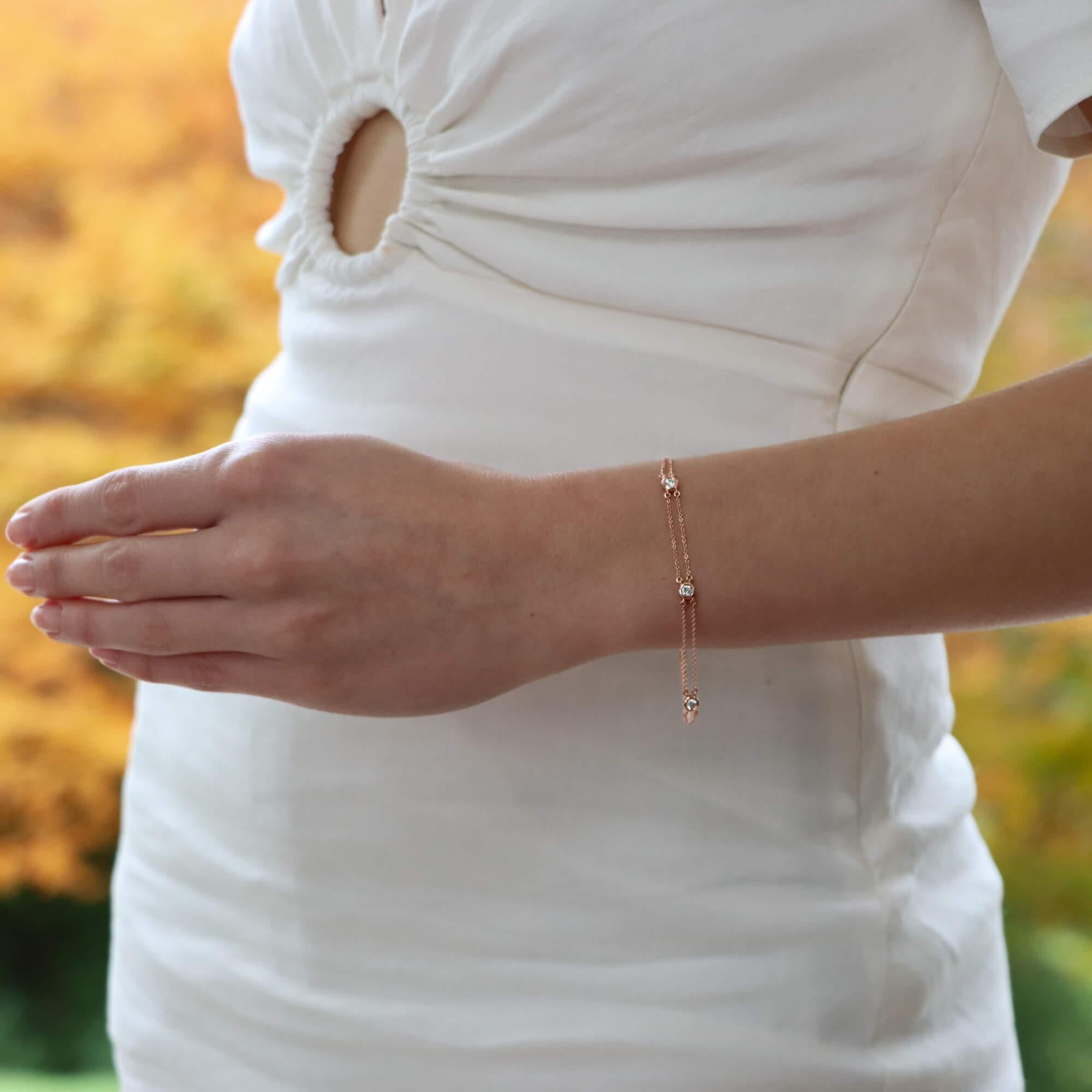  A beautiful contemporary diamond three stone chain bracelet set in 18k rose gold. 

The bracelet is solely set with three rub over set round brilliant cut diamonds. They are attached to one another by a fine double looped trace chain that elegantly