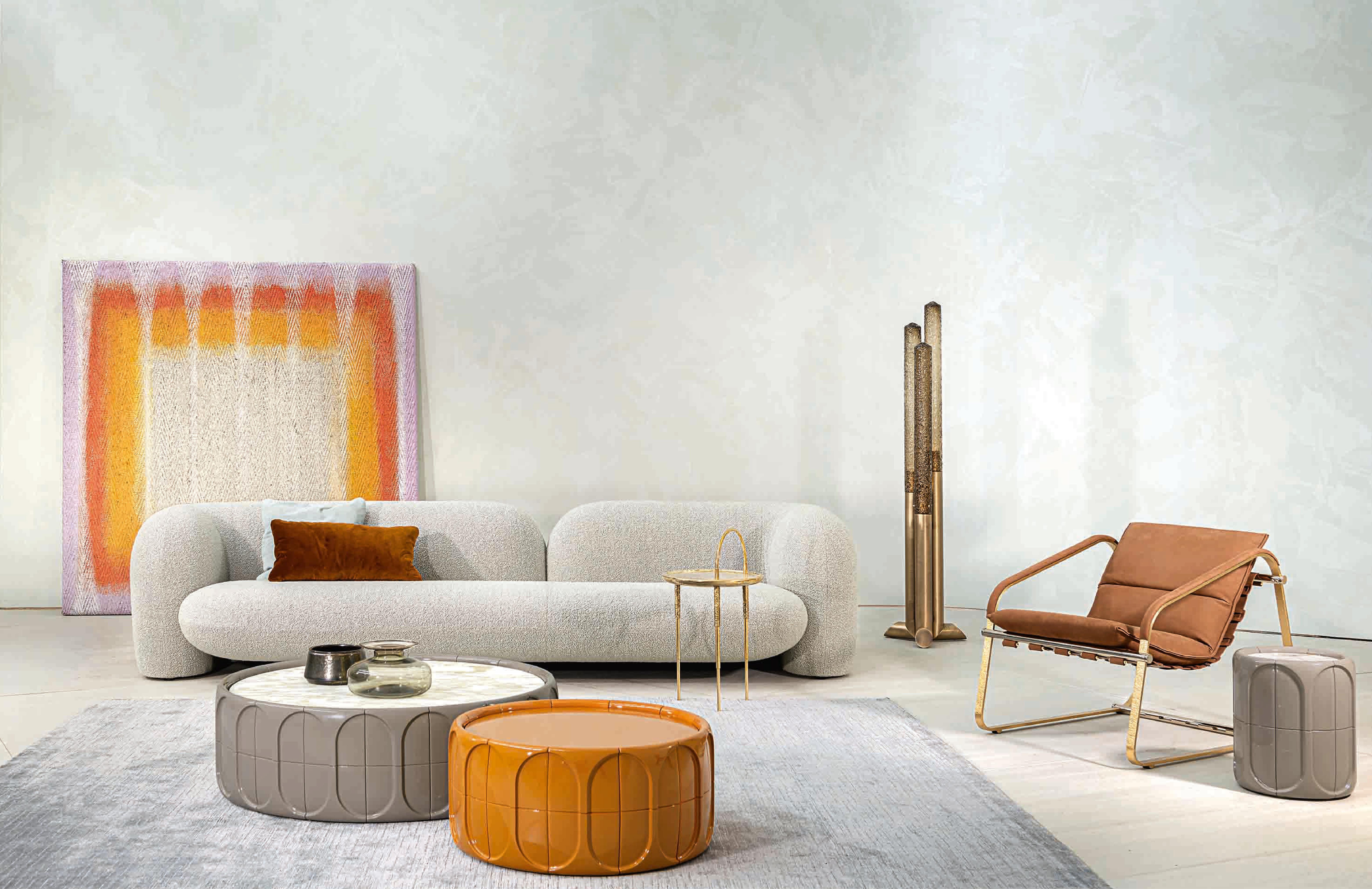 Contemporary Dreisitzer-Sofa von HESSENTIA, gepolstert mit grauem Bouclé-Stoff (Italienisch) im Angebot