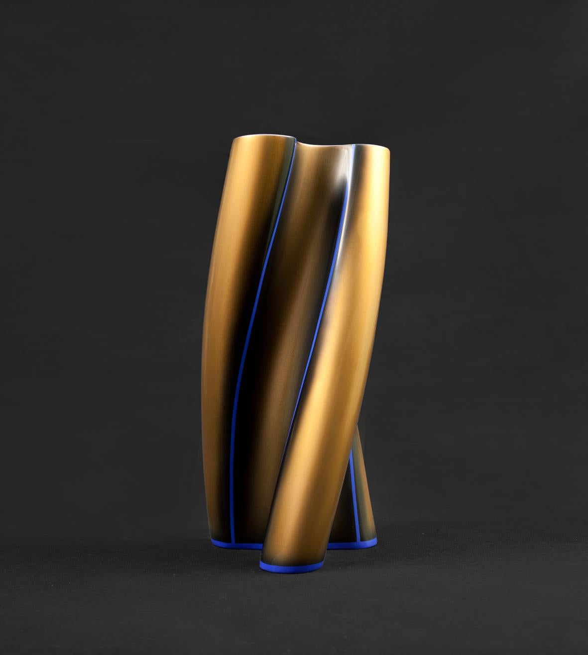 Contemporary Three Swirling Lobes Copper Lacquered Ceramic Vase In Excellent Condition In Rome, Lazio