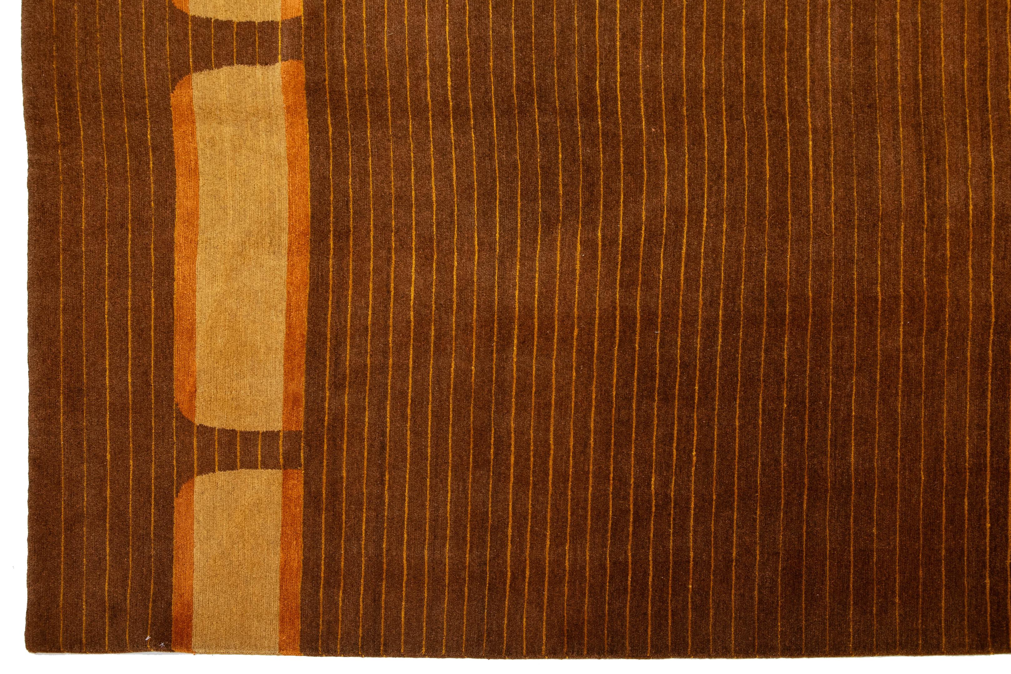 Zeitgenössischer tibetischer Teppich aus brauner Wolle und Seide mit Art-Déco-Design im Zustand „Neu“ im Angebot in Norwalk, CT