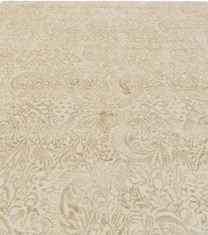 Tappeto tibetano contemporaneo S10 in lana e seta realizzato a mano da Doris Leslie Blau.
Dimensioni: 6,6