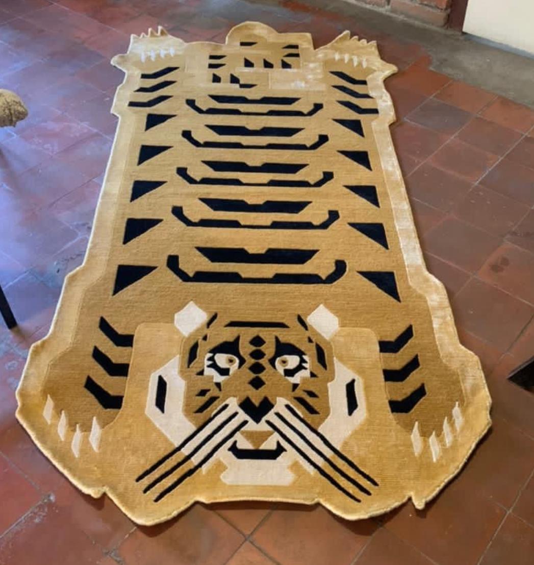 Contemporary Tibetan Tiger Rug by TeHer Art Rugs — Hand-Knotted Himalayan Hemp en vente 6