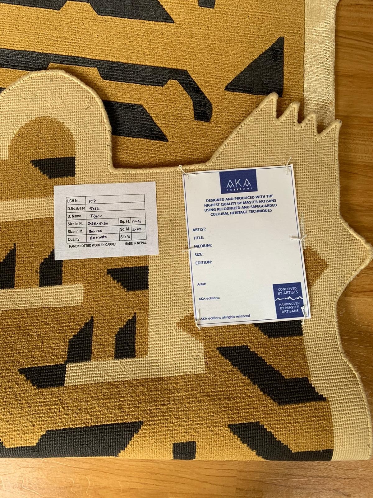 Népalais Contemporary Tibetan Tiger Rug by TeHer Art Rugs — Hand-Knotted Himalayan Hemp en vente