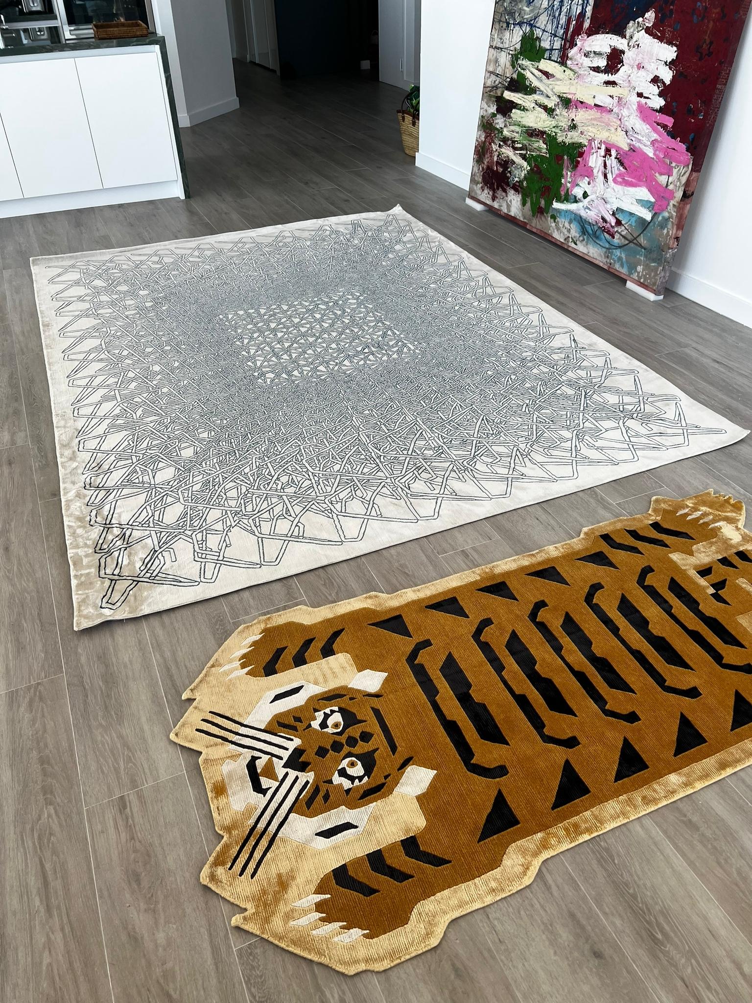 Noué à la main Tapis tibétain tigré contemporain par TeHer Art Rugs - Laine de l'Himalaya nouée à la main en vente