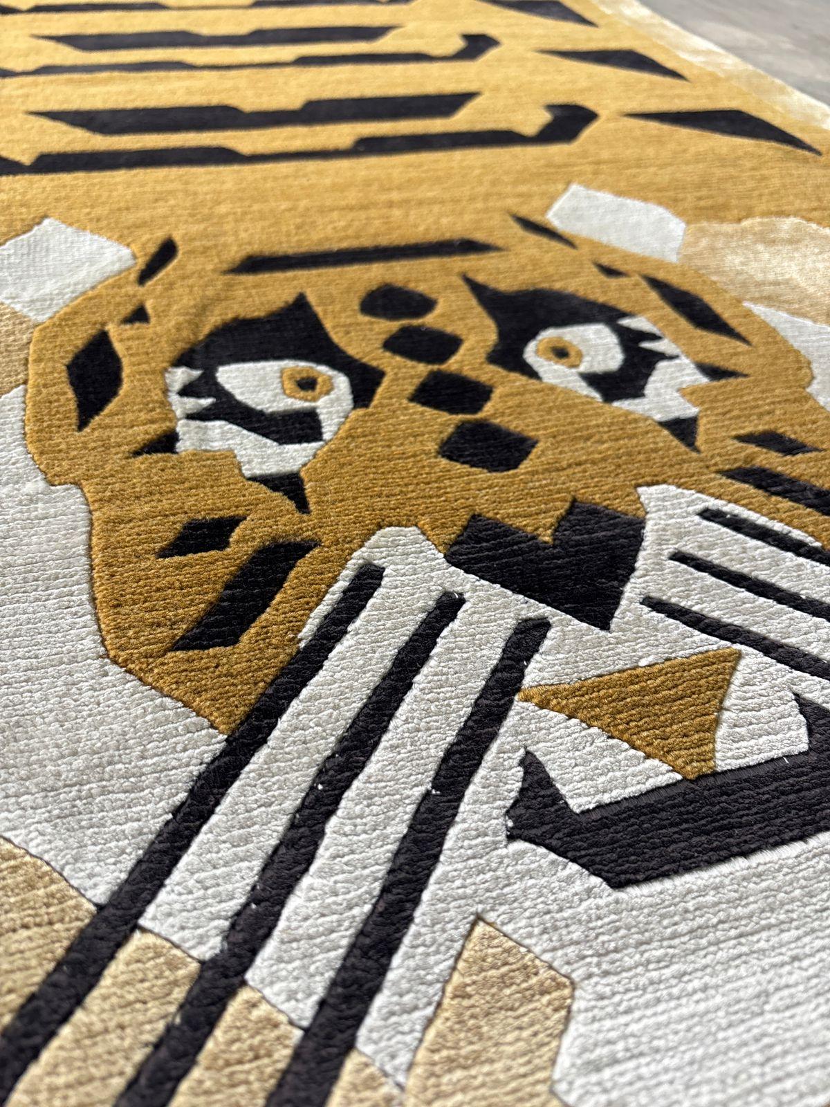 Tapis tibétain tigré contemporain par TeHer Art Rugs - Laine de l'Himalaya nouée à la main Neuf - En vente à Miami, FL