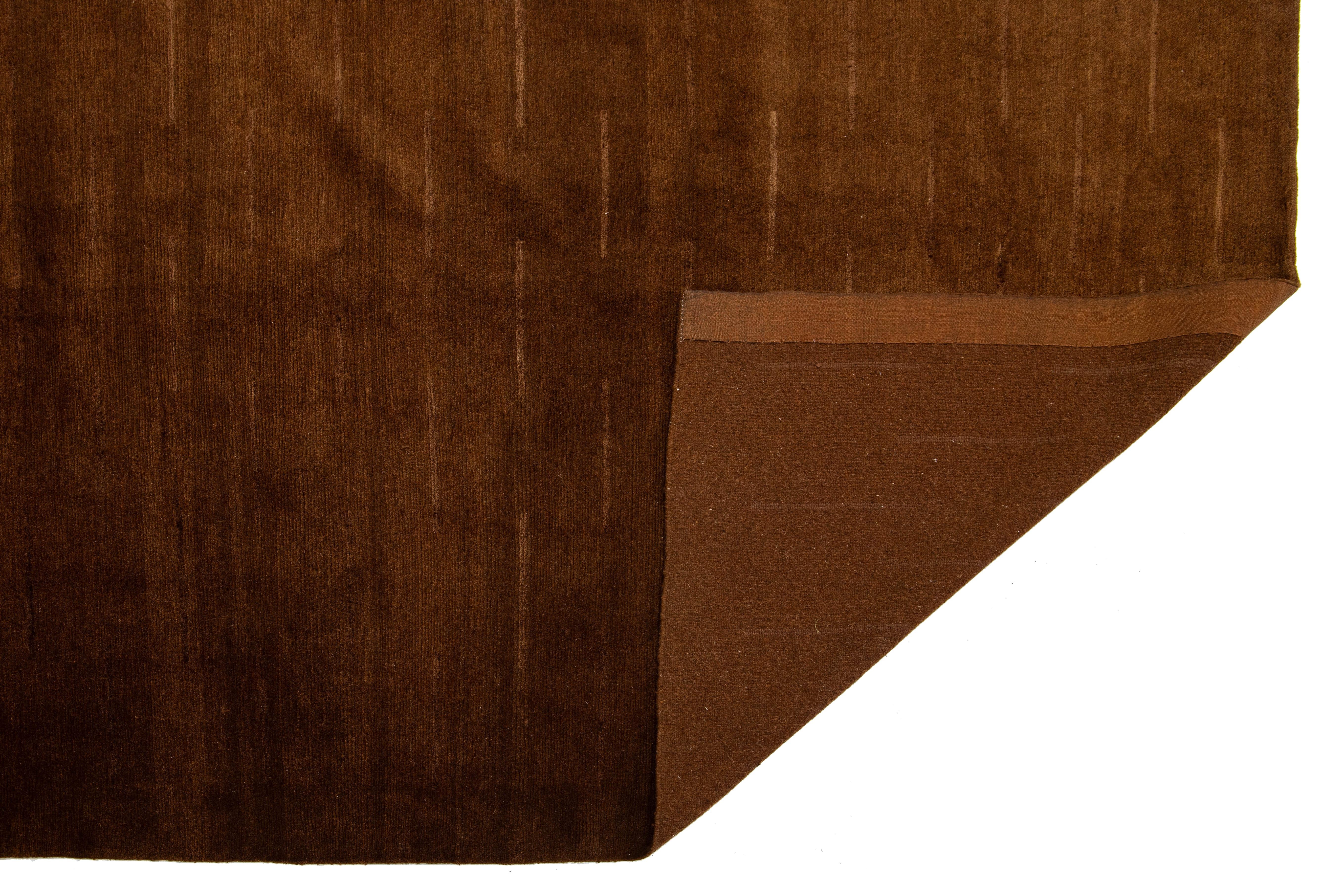 Quadratischer Teppich aus tibetischer Wolle und Seide in Braun (Moderne) im Angebot