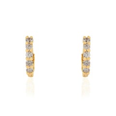 Pendientes de aro tipo «huggie» contemporáneos con pequeños diamantes naturales, en oro amarillo de 18 quilates