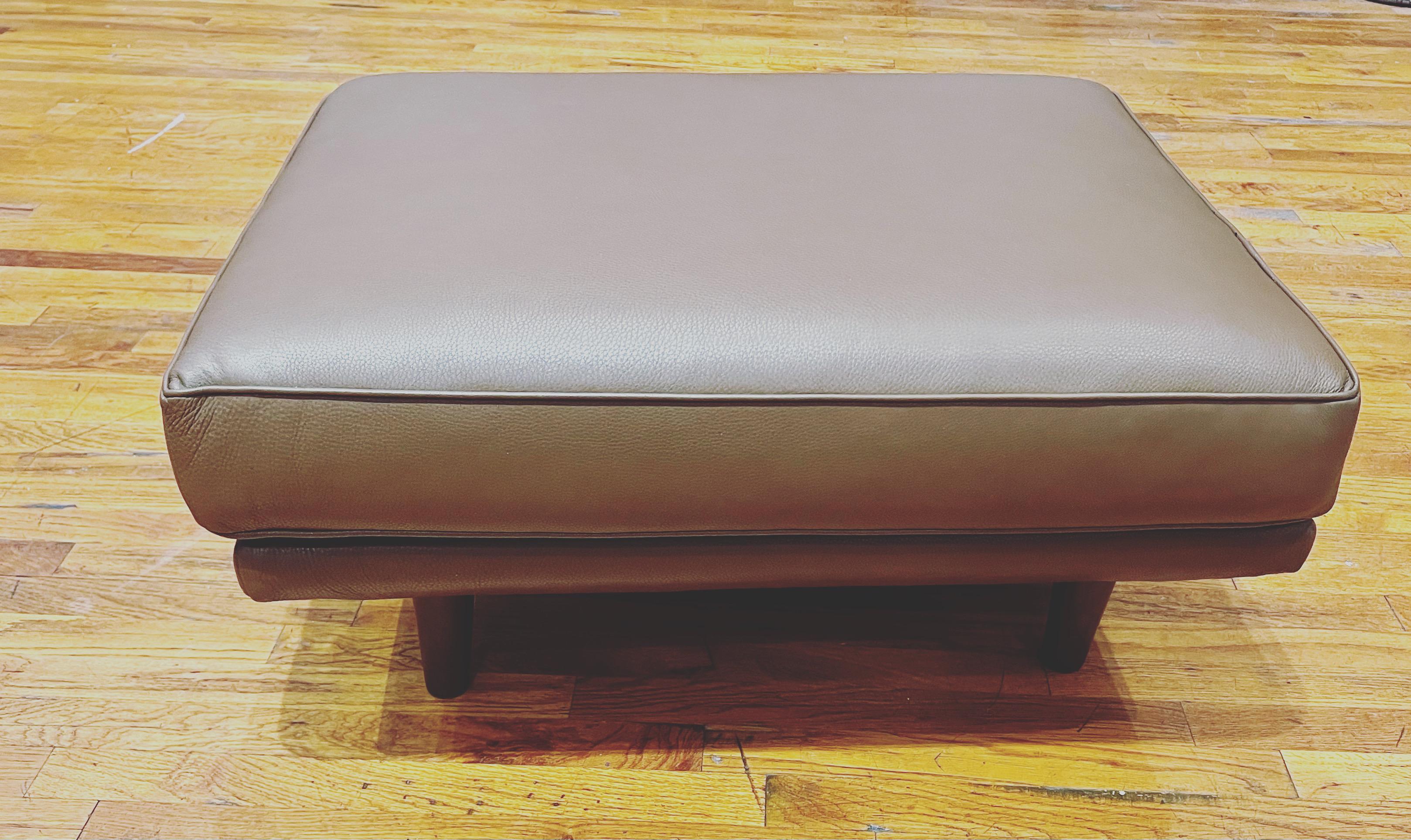 Beautiful high-quality ottoman top grade leather, this item was ordered for a project and never used great quality with solid walnut tapered removable legs.