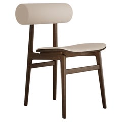 Silla Totem Contemporánea de Norr11, roble ahumado oscuro, respaldo y asiento de cuero