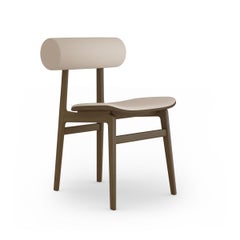 Silla Totem Contemporánea de Norr11, roble ahumado claro, respaldo y asiento de cuero